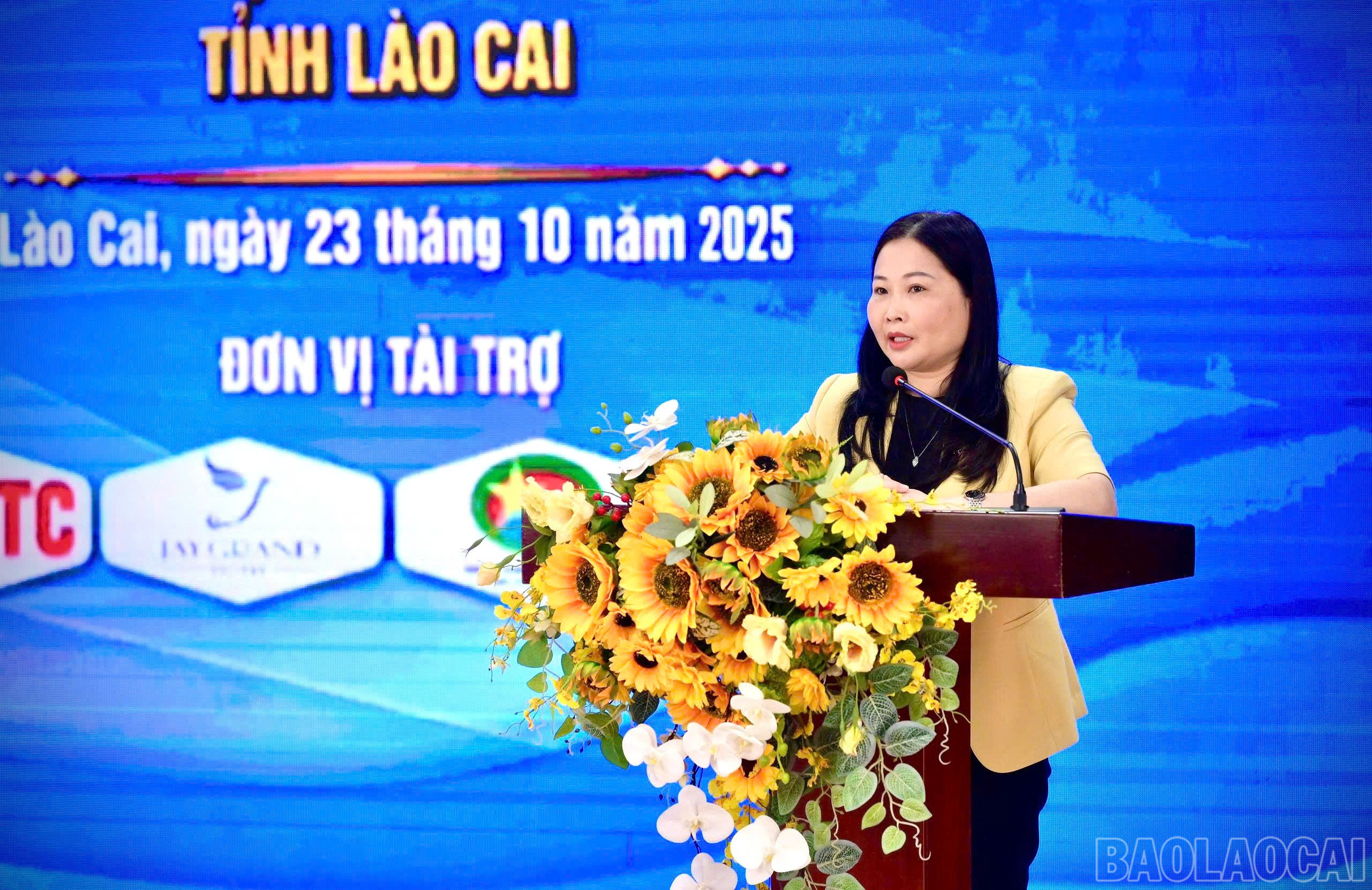 Đồng chí Vũ Thị Hiền Hạnh, Phó Chủ tịch UBND tỉnh phát biểu tại chương trình. baolaocai-br_z7148127245442-9c5855c04398c6cddf406e7d301dfe9b.jpg