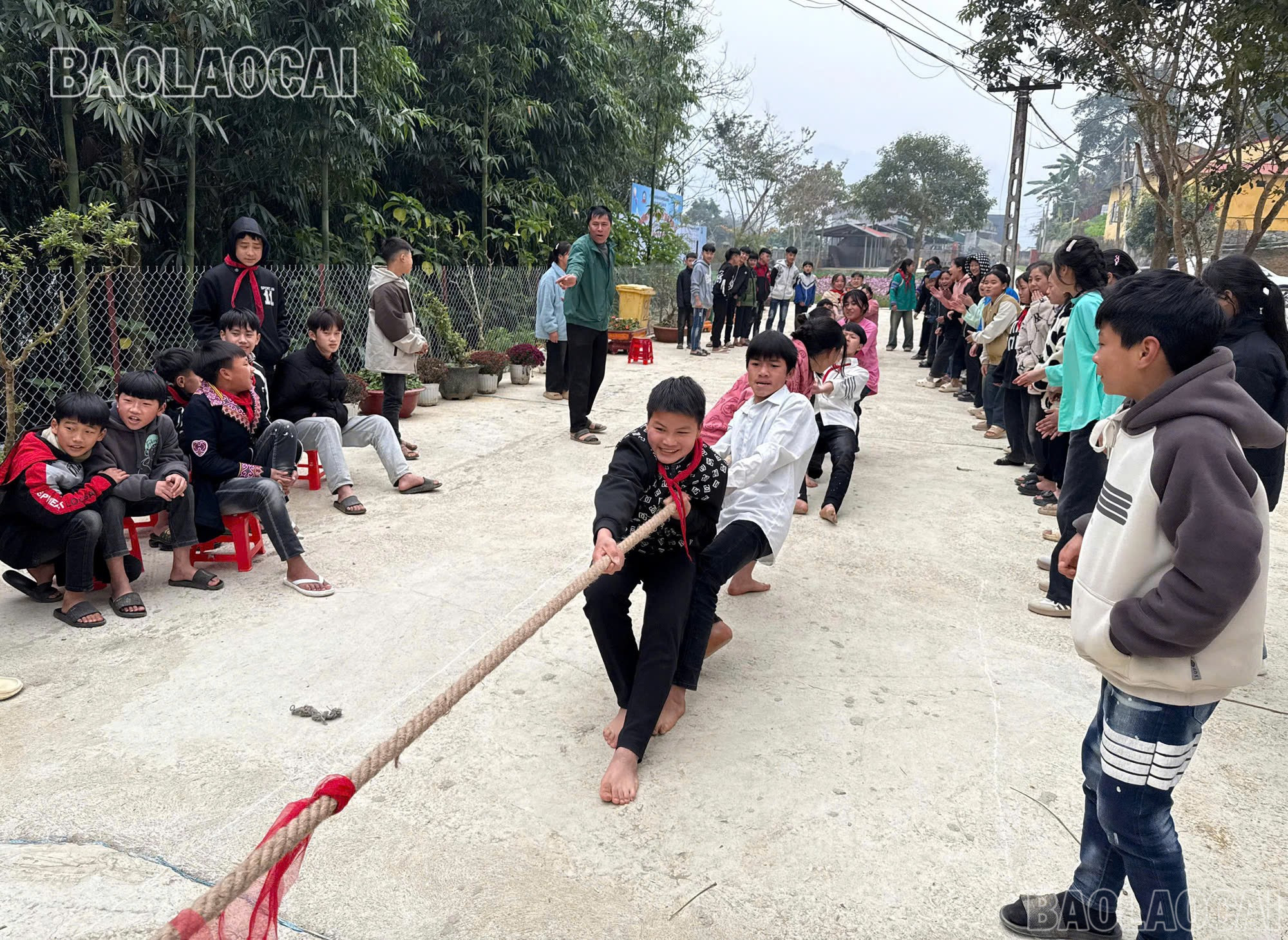 Nhiều hoạt động vui chơi được tổ chức tạo không khí đón xuân cho học sinh. baolaocai-br_z6260970425319-c0898ebe6e1ddf9ea5bdcc485e046a2b.jpg
