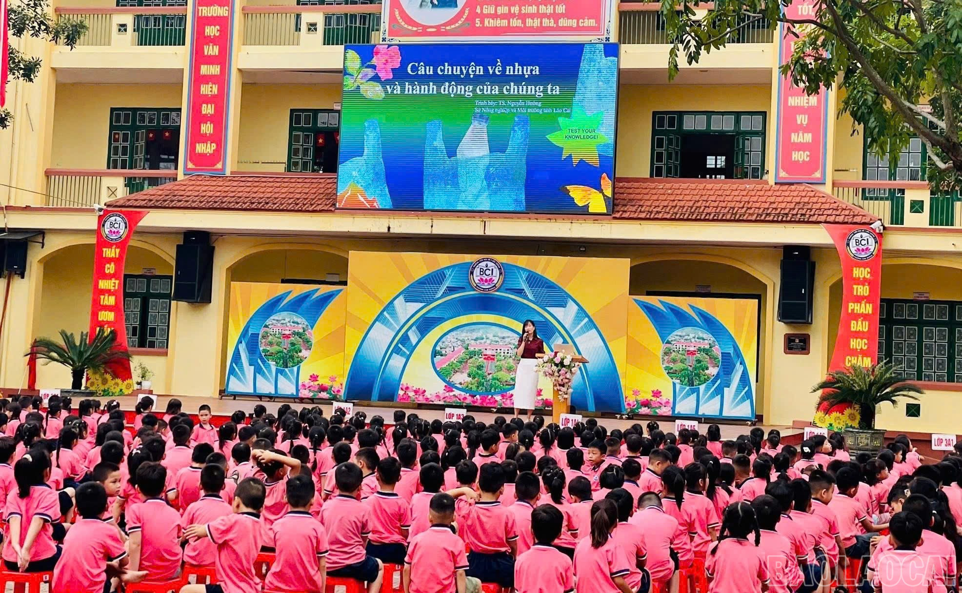 Quang cảnh chương trình. baolaocai-br_z7116755788791-09619670433e71270caecde995668d87.jpg