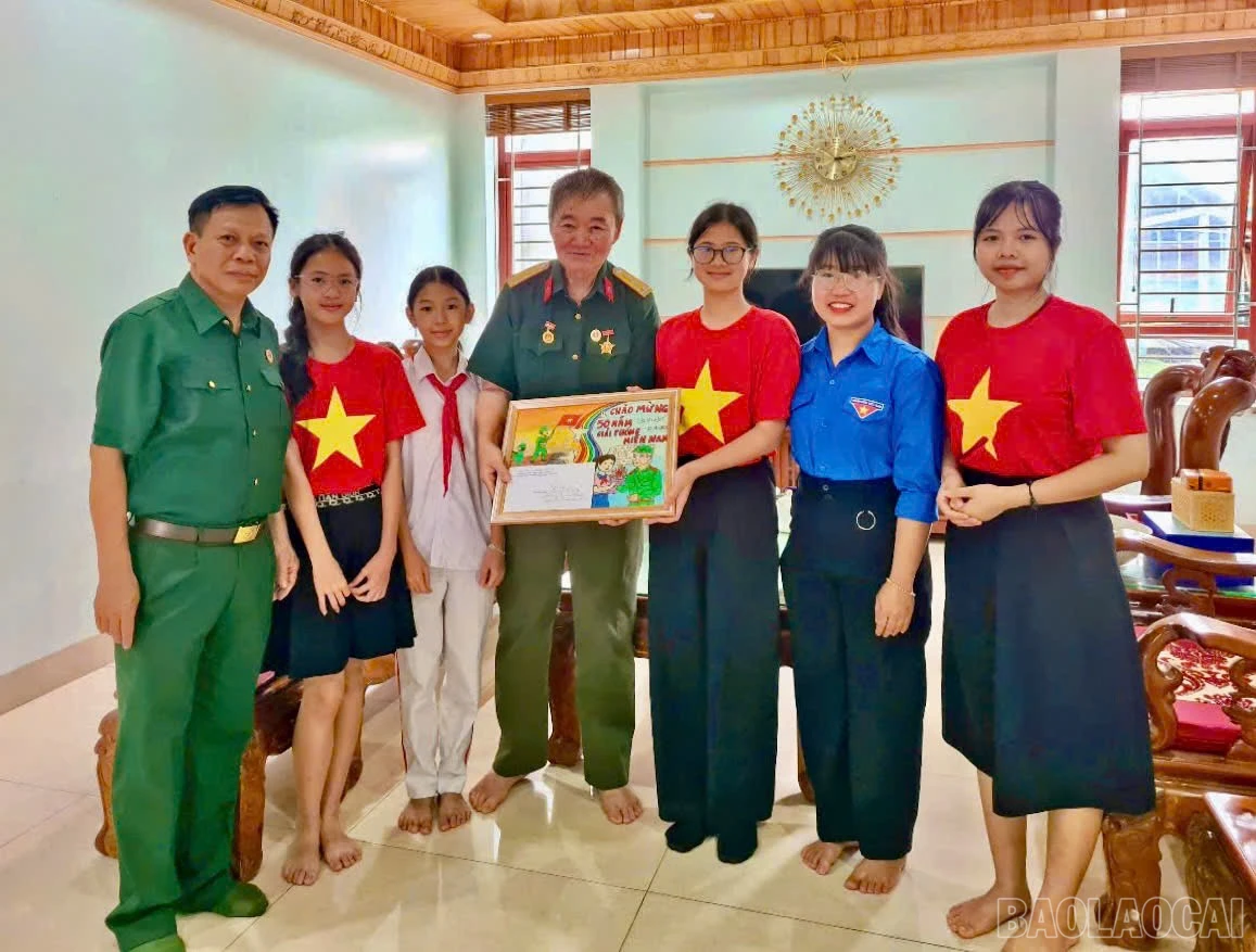 Bên cạnh đó là tổ chức hoạt động tặng quà, tri ân các thương binh, bệnh binh, cựu chiến binh, thân nhân gia đình liệt sĩ tham gia kháng chiến chống Mỹ cứu nước.