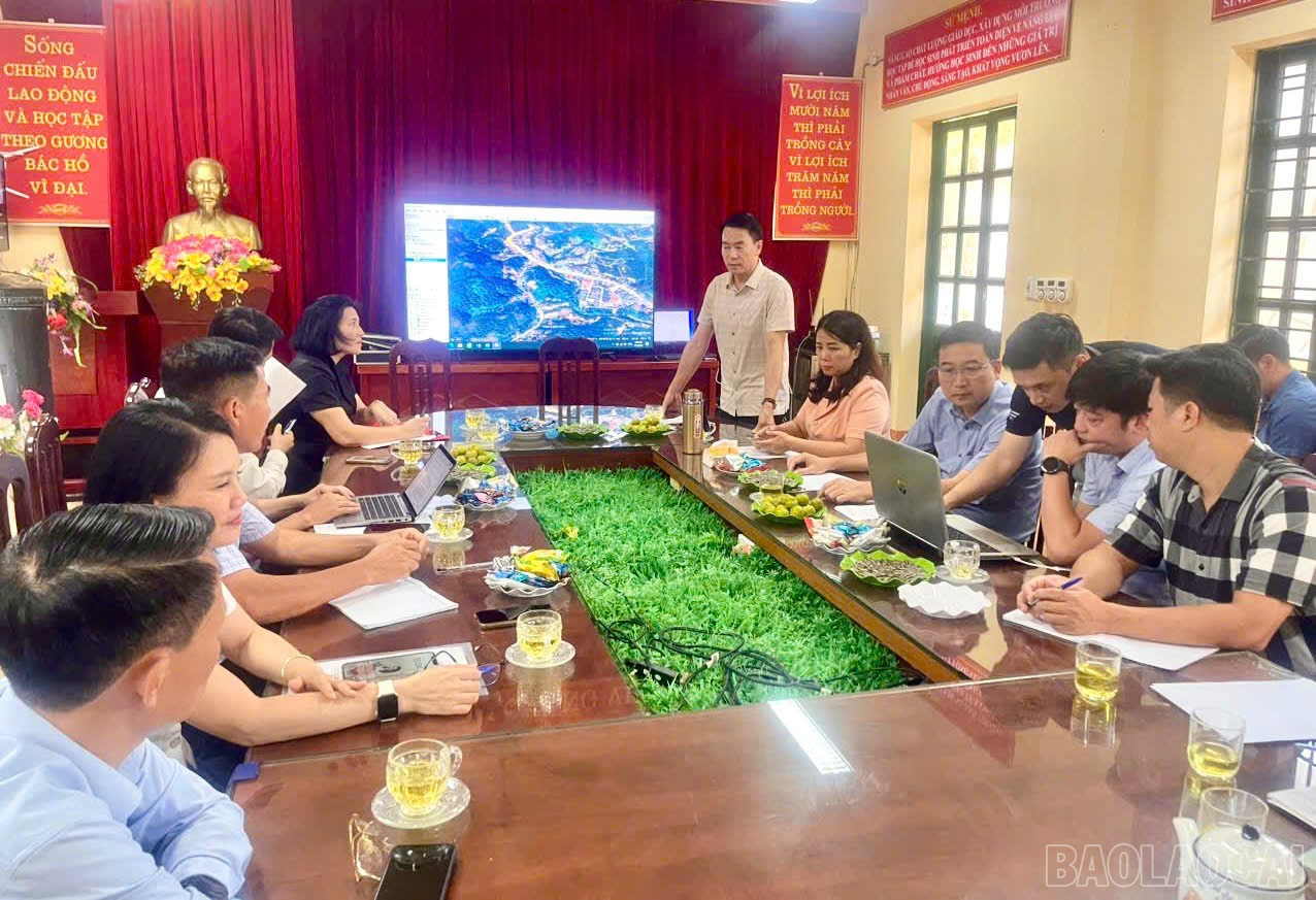 Đoàn công tác của Sở Giáo dục và Đào tạo làm việc với UBND phường Lào Cai. baolaocai-br_z6872919810188-ee199a1b8f4dd77d5645daf04c2a2ecc.jpg