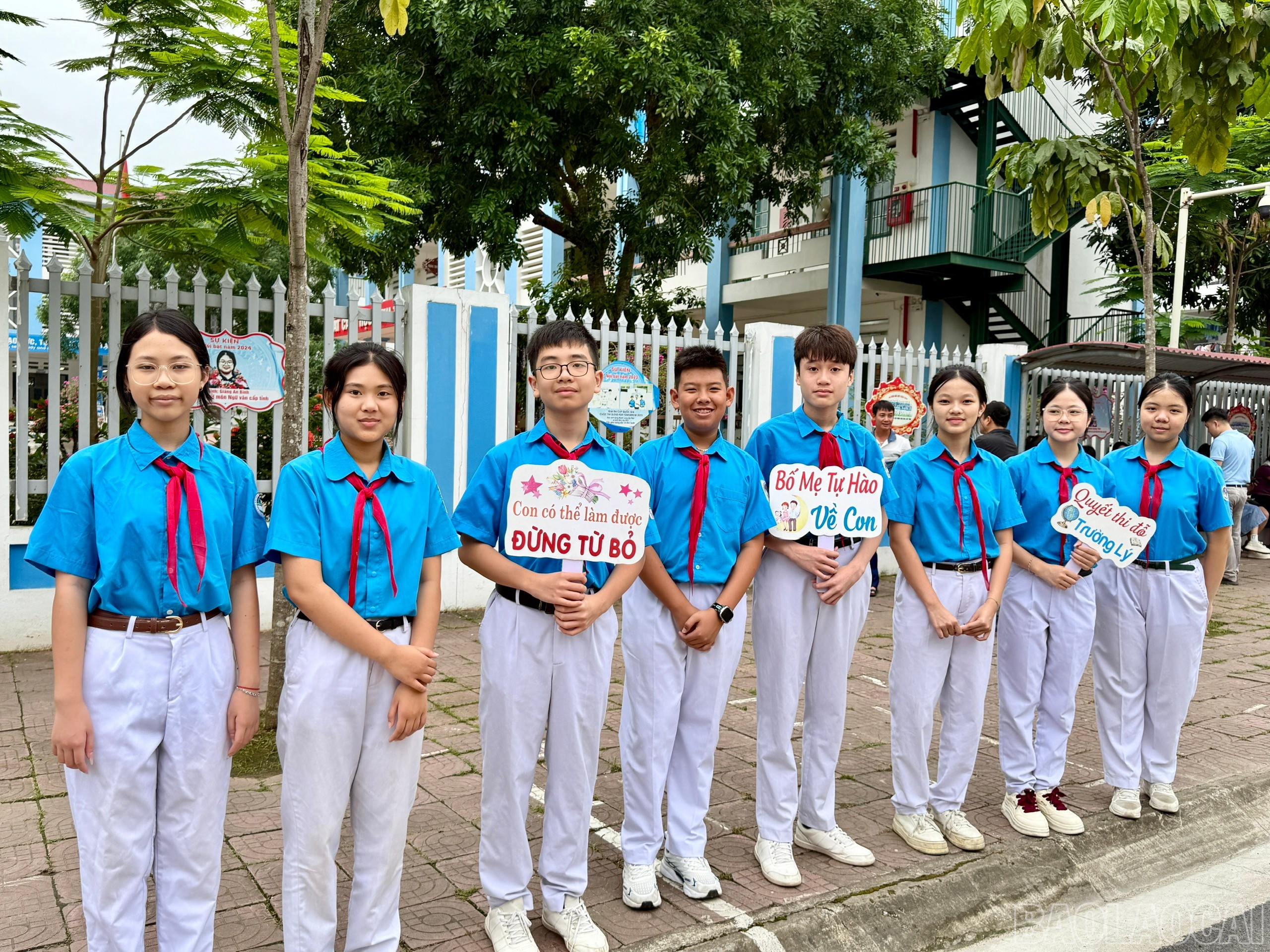Les écoles ont mis en place des équipes de bénévoles pour « soutenir la période des examens ». baolaocai-br_z6642827594987-51a49efa1e3b6963f34af05e68f55a78.jpg