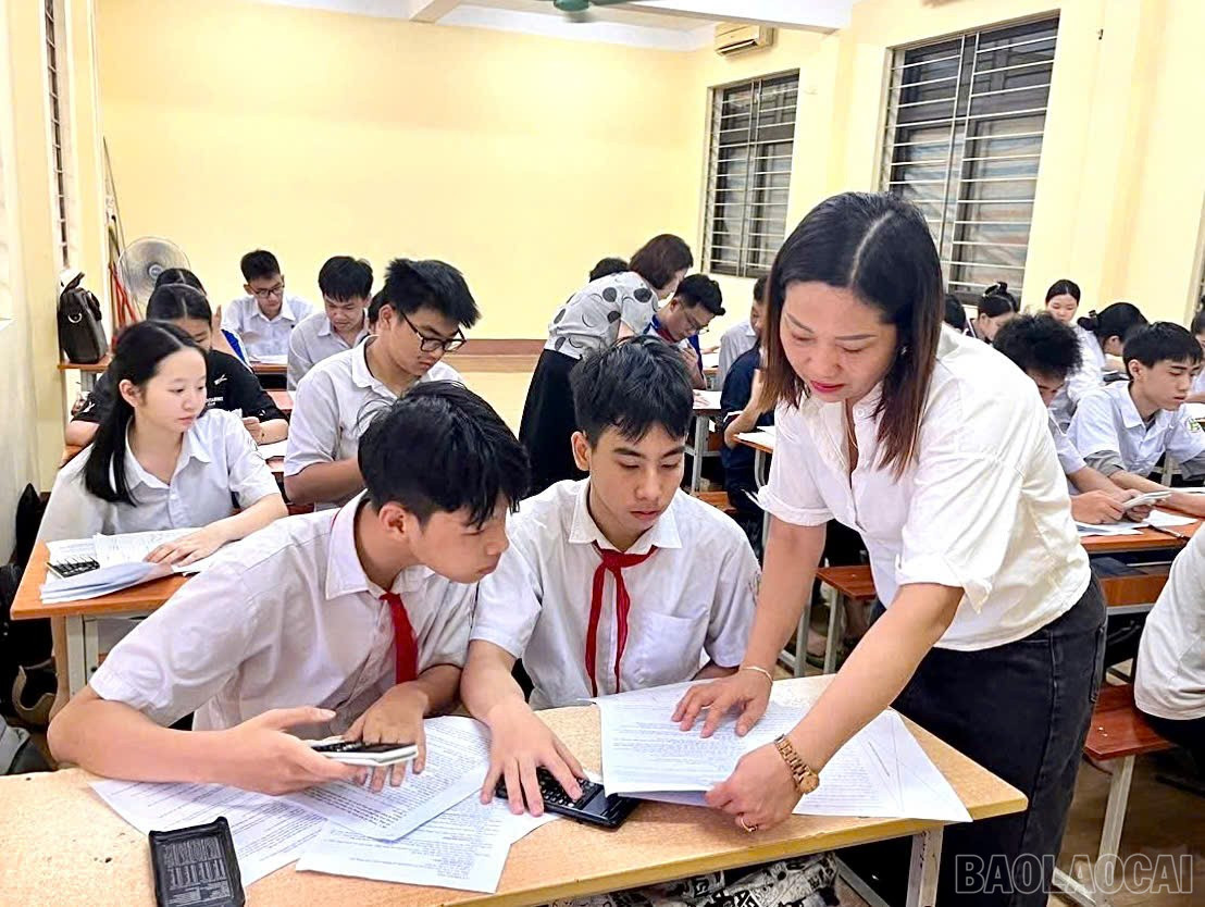 Công tác ôn luyện vào lớp 10 đang được các trường tích cực thực hiện. baolaocai-br_z6643522315883-561b5235a02118618a23a012412b57ed.jpg