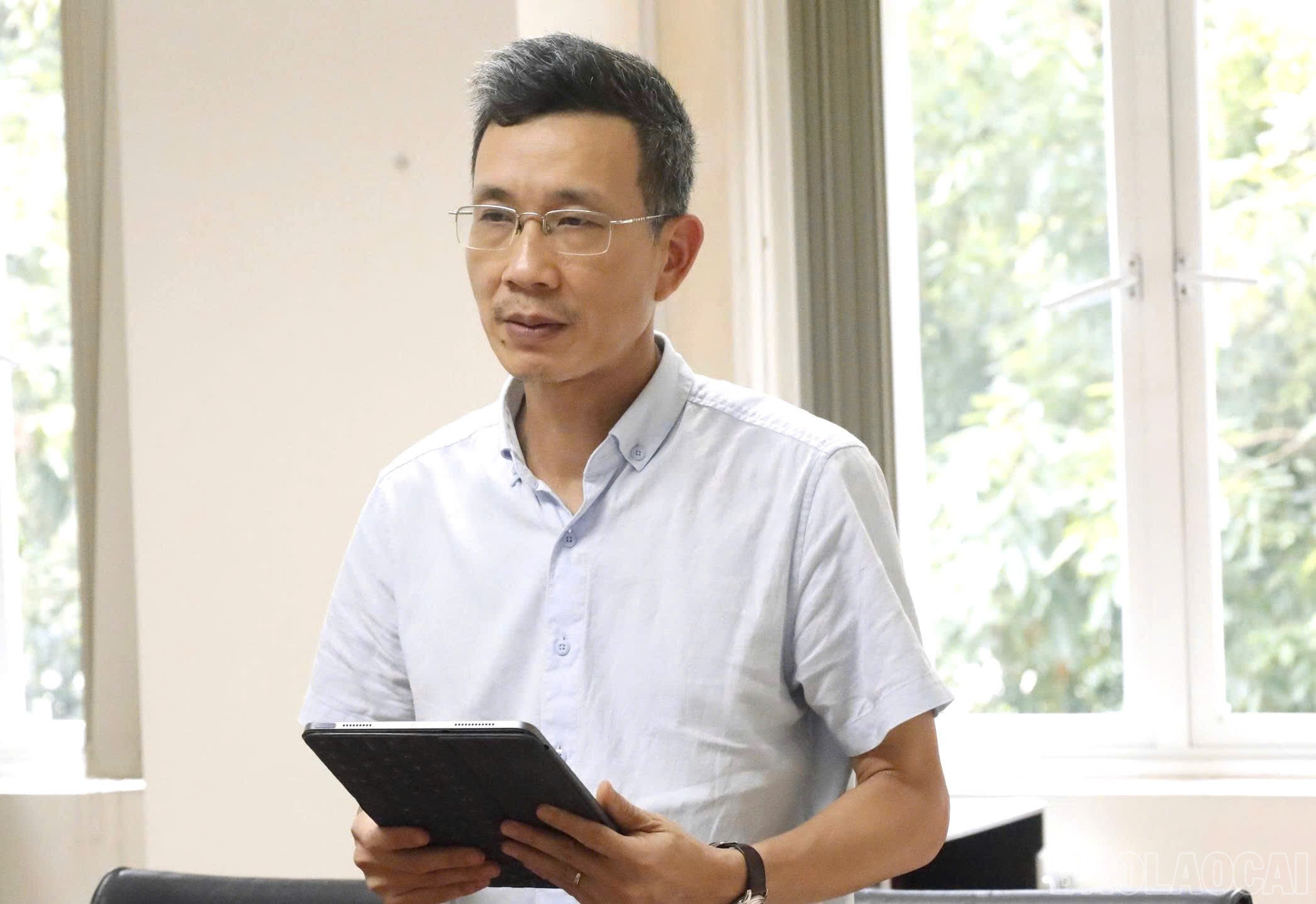 Đồng chí Lê Trường Giang, Tổng Biên tập Báo Lào Cai, Chủ tịch Hội Nhà báo tỉnh, Phó Chủ tịch Hội đồng xét tặng Giải thưởng Báo chí Lào Cai lần thứ 16 phát biểu tại cuộc họp. baolaocai-br_z6644819589930-2826f019b96db1bf13c68a3174ed092d.jpg