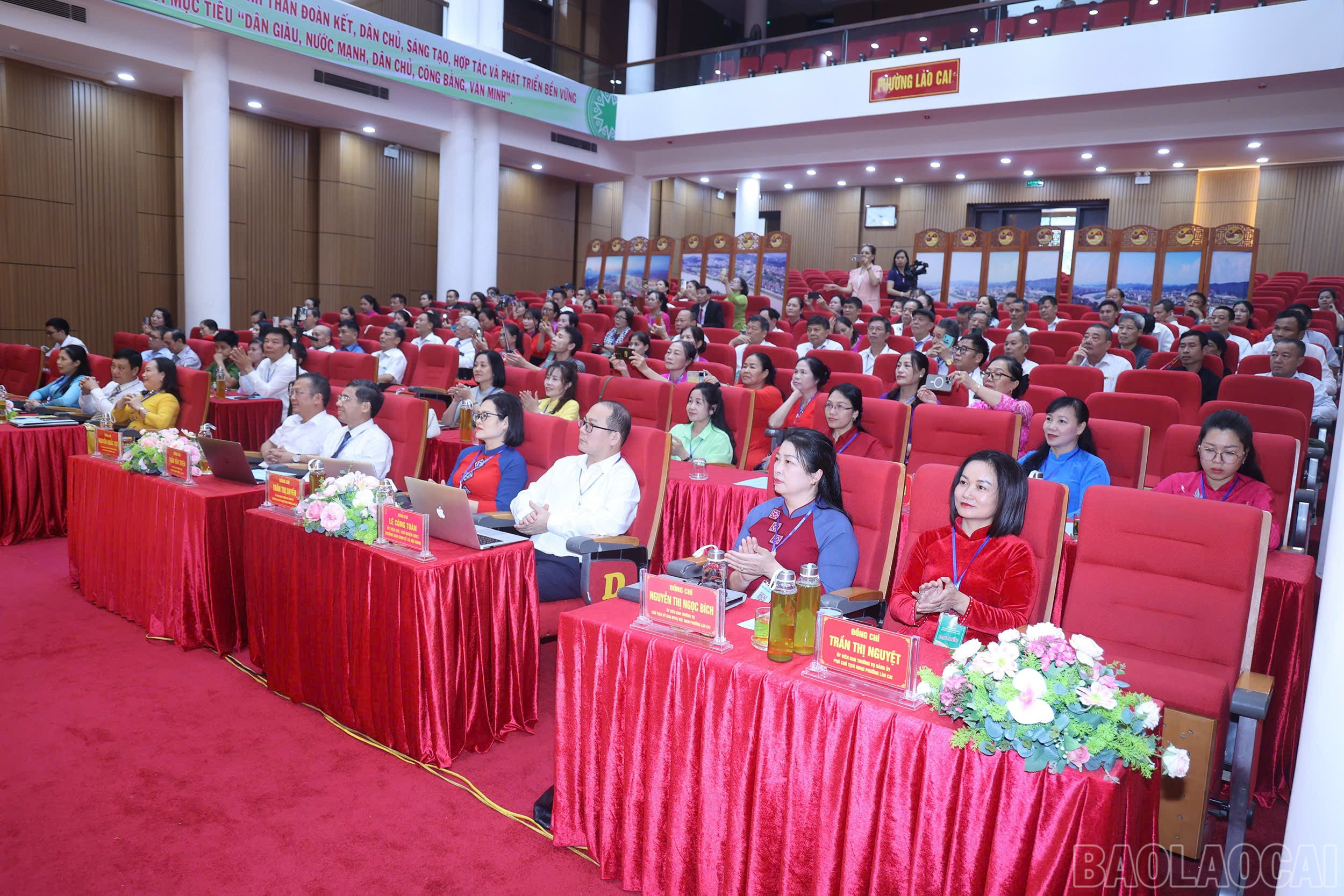 Đại biểu dự đại hội. baolaocai-br_z7142906934382-8fe620c280d7ff6d4813774e01009a0a.jpg