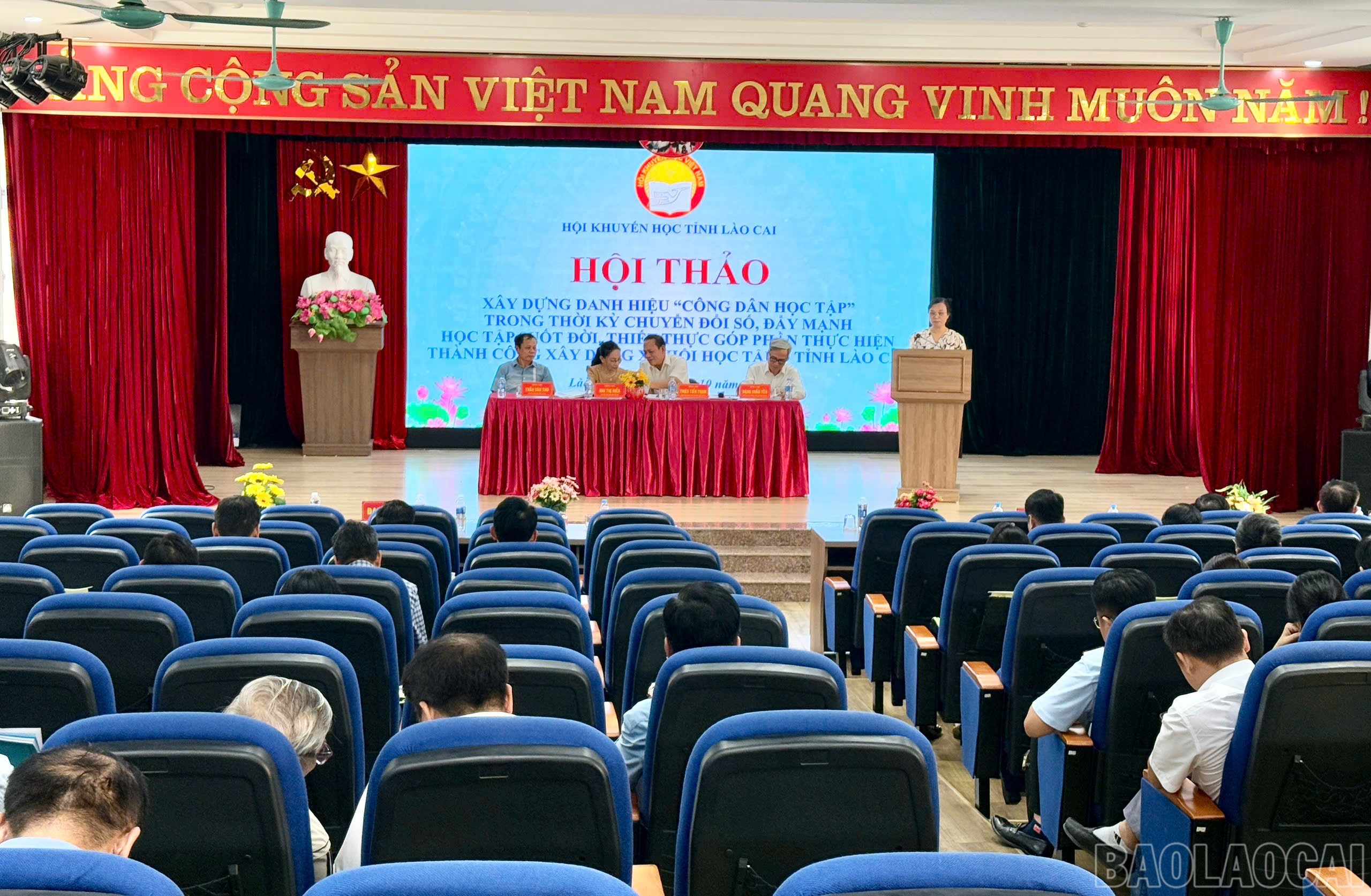Quang cảnh hội thảo. baolaocai-br_z7144848825802-3c3a7eb4a6cbf2066b17a783dbed332c.jpg