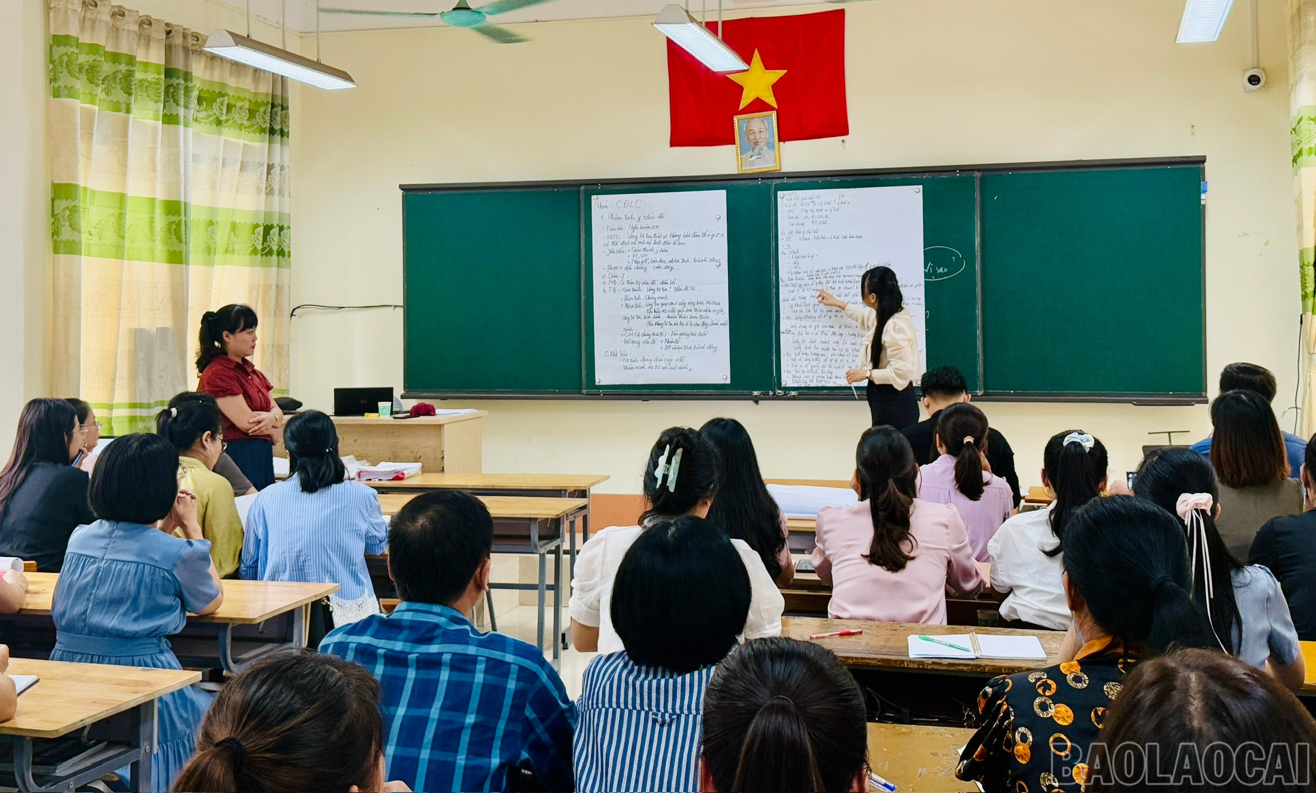 Nhiều nội dung mới về chuyên môn, phương pháp dạy học được bồi dưỡng tại khóa tập huấn. baolaocai-br_z6937204708974-b6a3e264166f4f79d6b607d45ea60792.jpg