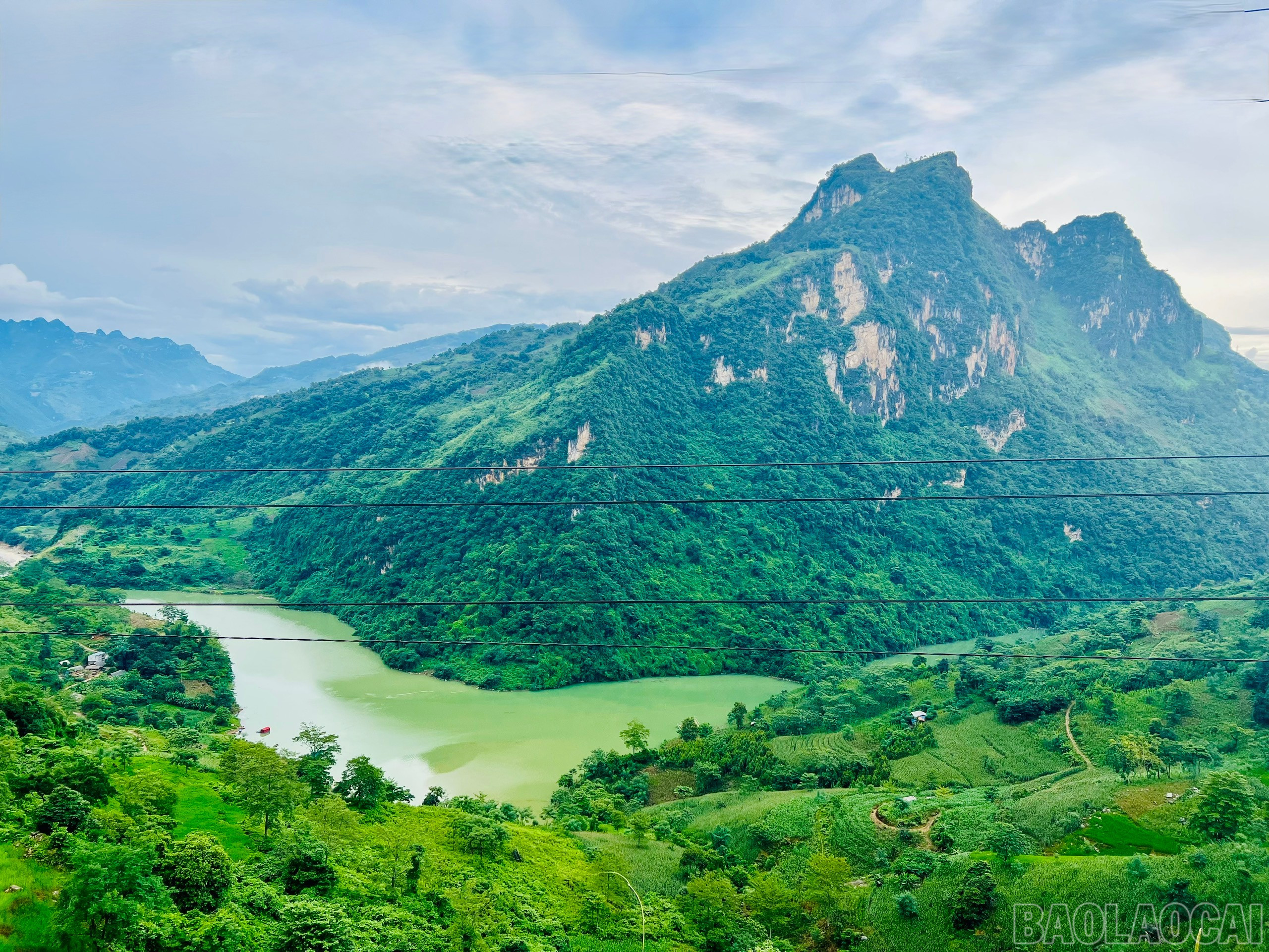 Dòng sông Chảy thơ mộng thuộc khu vực thôn Lù Dì Sán, xã Sán Chải là biên giới tự nhiên giữa Việt Nam và Trung Quốc. baolaocai-br_z6604884102062-fa01acaba0bb1c4370c938d0d2203b04.jpg