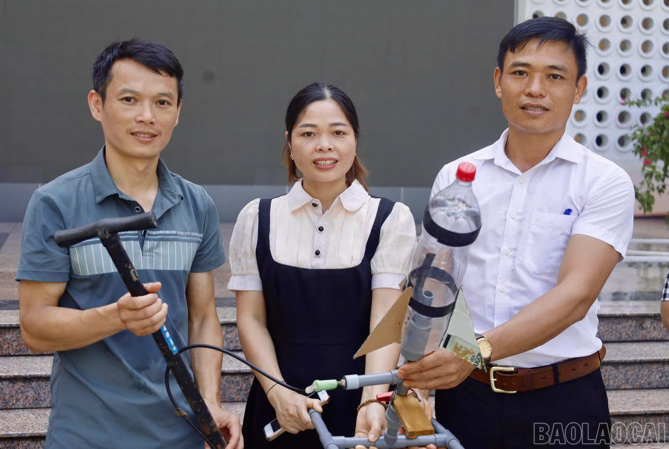 Ngoài lý thuyết, các học viên còn tham gia hoạt động thực hành được thực hiện ở các lớp học. (Trong ảnh là hoạt động STEM vận dụng nguyên lý phản lực bộ môn Vật lý). baolaocai-br_z6911186356642-ebe6aad302150448369766ac686d5243.jpg