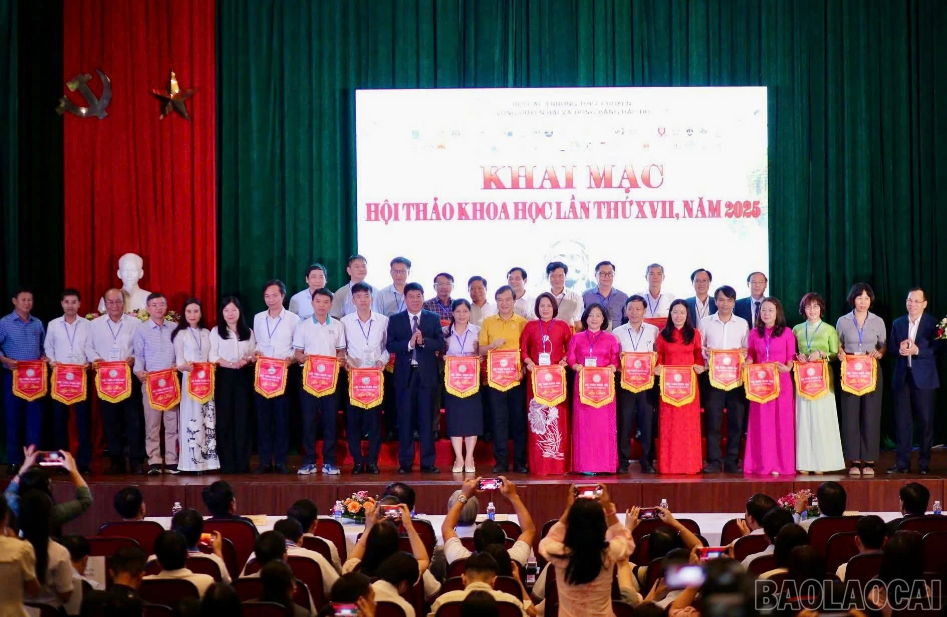 baolaocai-br_z7182564183426-59c6a3986b12aa1bc63a28bb70f4a8b4.jpg