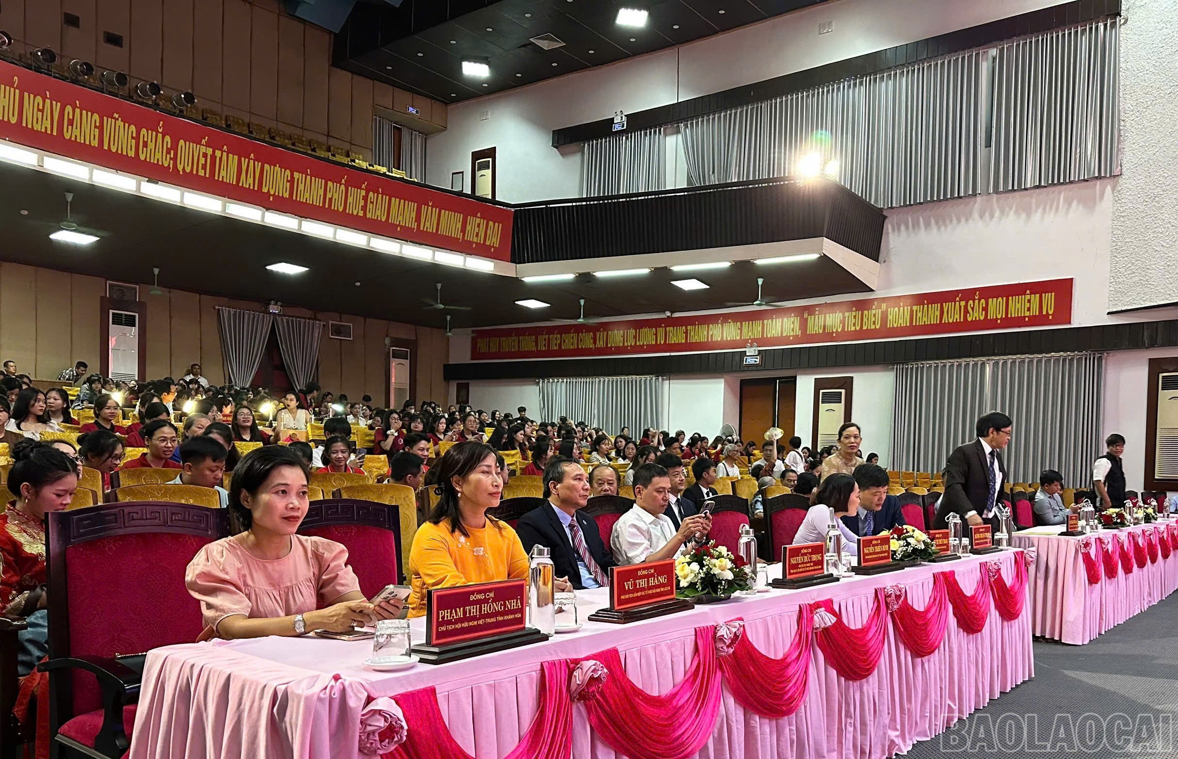 Các đại biểu dự liên hoan. baolaocai-br_z7034032800460-41af296fb8654c906094835f22ae297c.jpg