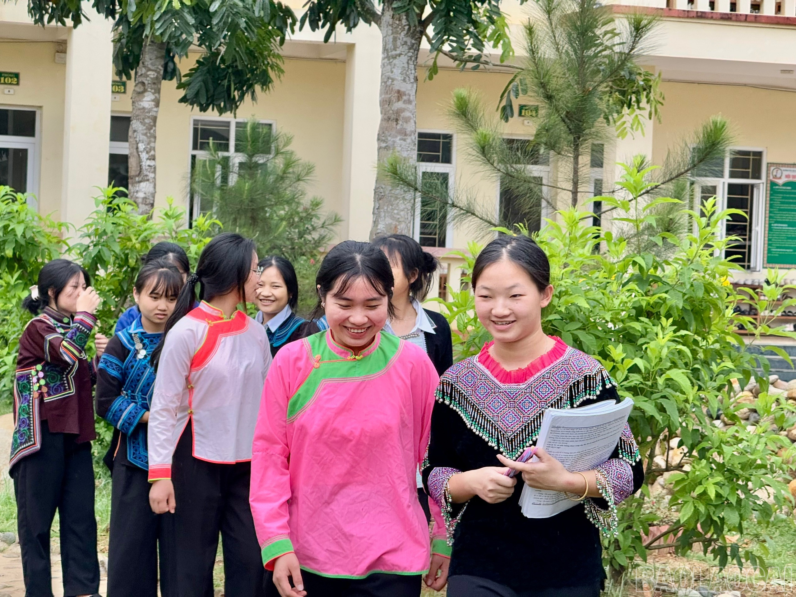 Trường nội trú với mô hình học tập, sinh hoạt tại trường sẽ là ngôi nhà thứ 2 của học sinh đồng bào các dân tộc. baolaocai-br_z6589981988042-8e16f9901b159ed790fdc98aac646caa.jpg
