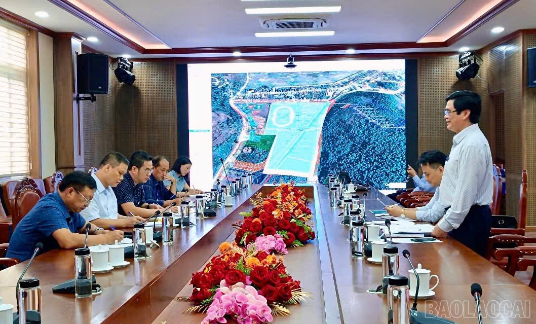 Đoàn công tác của Sở Giáo dục và Đào tạo tỉnh làm việc tại xã Mường Khương. baolaocai-br_z6838282232532-62ac8a00586c197660faa6e8ad108bfb.jpg