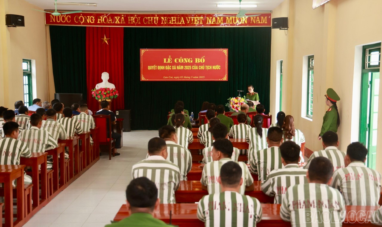 Quang cảnh buổi lễ. baolaocai-br_z6558309012353-ba61115326b1148fafbcd3e6d0e2185a.jpg