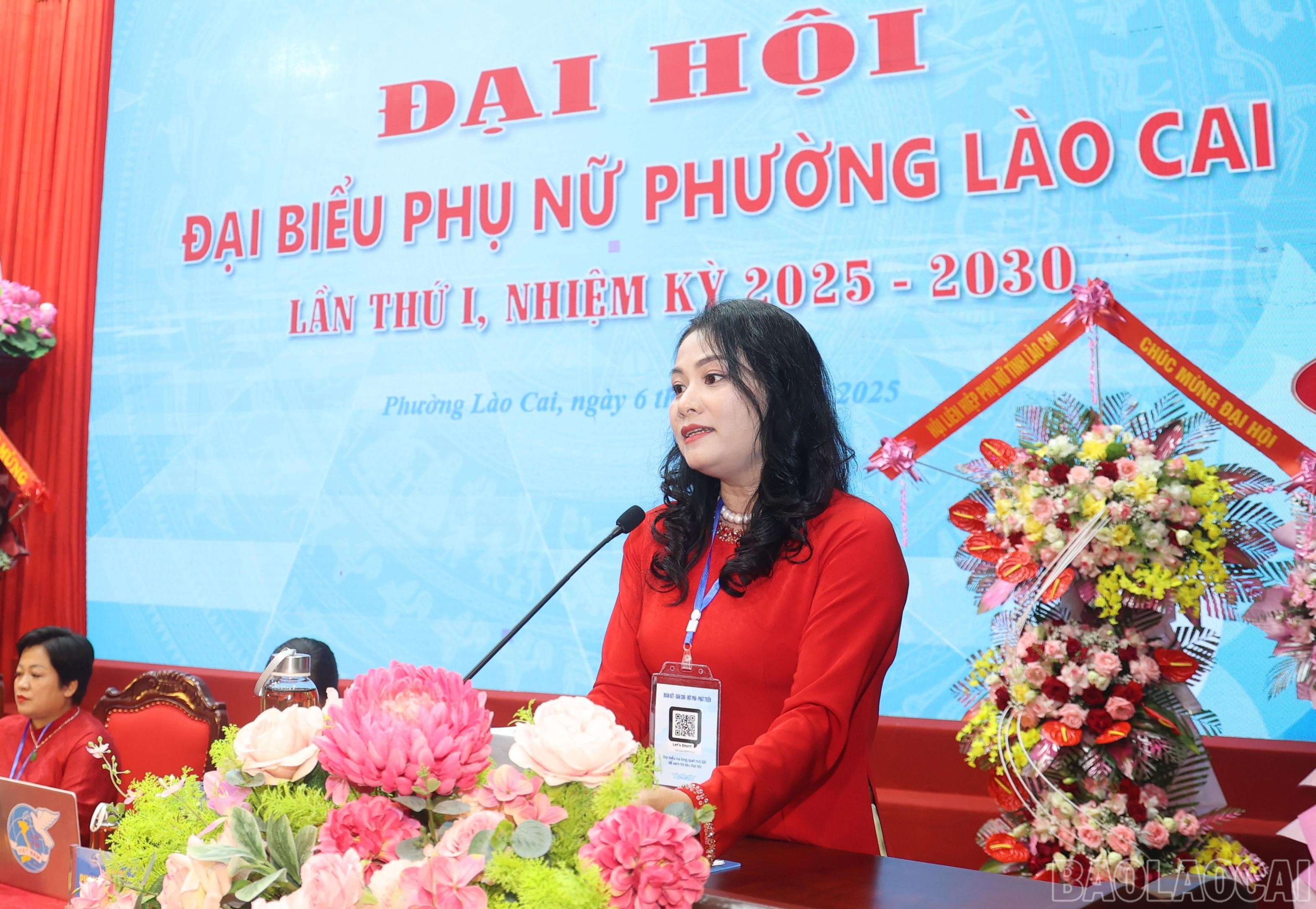 Đồng chí Nguyễn Thị Phương Bắc, Chủ tịch Hội Phụ nữ phường Lào Cai phát biểu. baolaocai-br_z7086441301861-5215fc9b9e403e5e135a7b7b51c74c8a.jpg