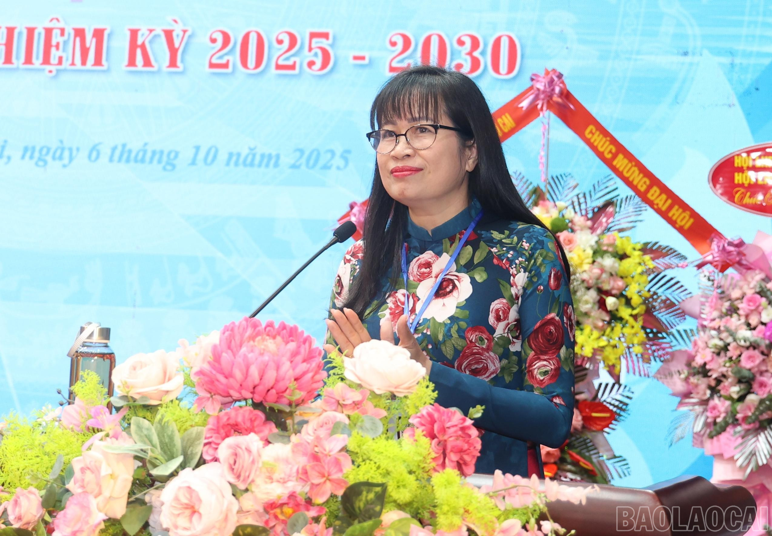 Đồng chí Đinh Minh Hà, Chủ tịch Hội LHPN tỉnh phát biểu chỉ đạo tại đại hội. baolaocai-br_z7086441503903-6601b5f91fc77ffae10f251fb498359a.jpg