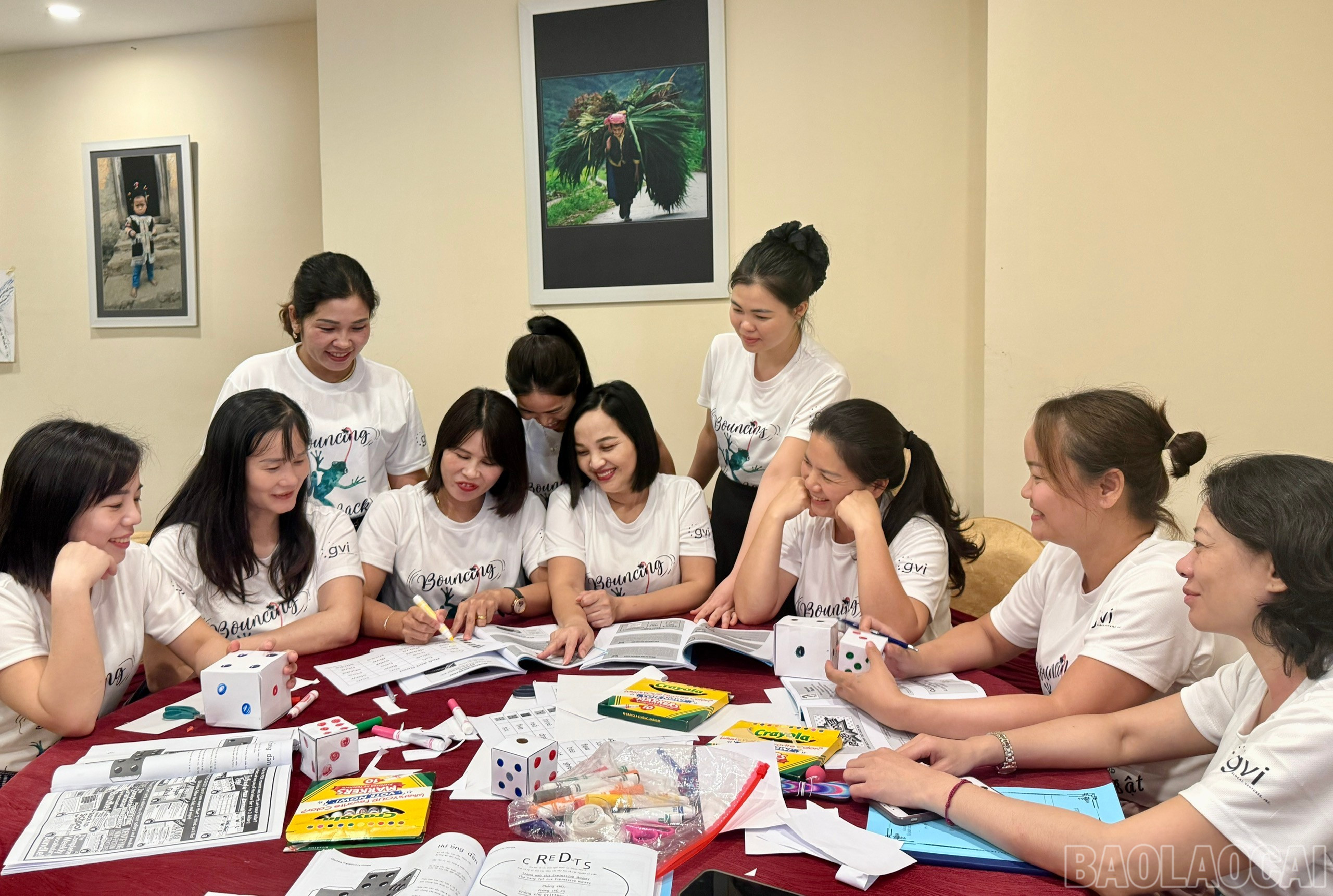 Hoạt động nhóm, các trò chơi giáo dục được thực hành tại khóa tập huấn. baolaocai-br_z6807924569775-8dde4ffbfb3ce0aa5a1672b0689ba79c.jpg