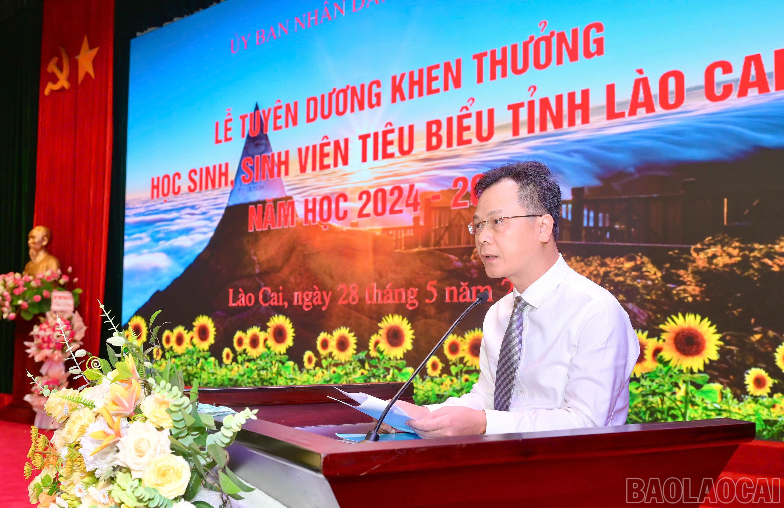 សមមិត្ត Nguyen Thanh Sinh អនុប្រធានគណៈកម្មាធិការប្រជាជនខេត្ត ថ្លែងមតិក្នុងពិធីនេះ។ baolaocai-br_z6647385477446-174ae8a4631433c6ad2424d285aa110d.jpg