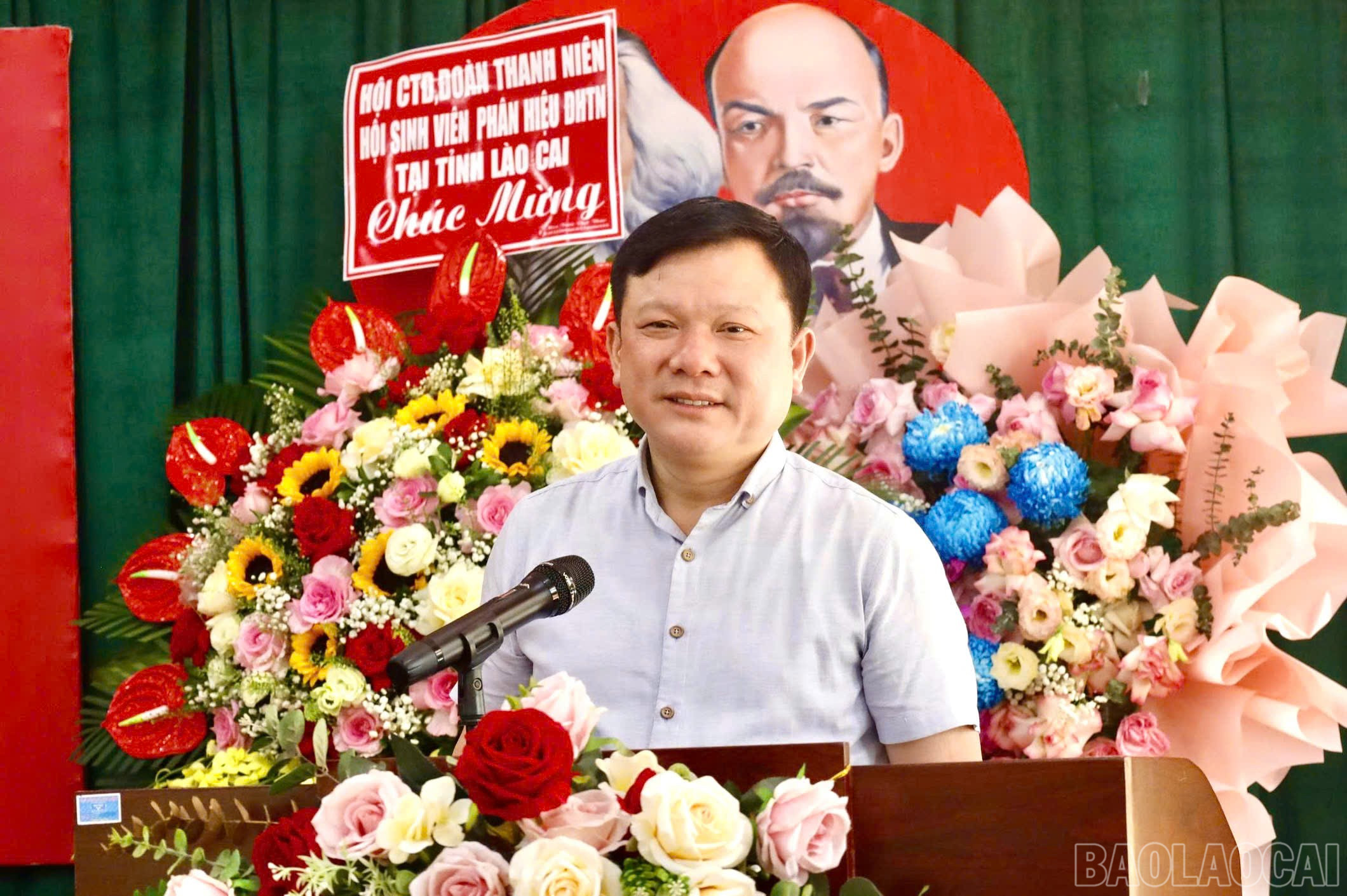 សមមិត្ត Hoang Van Hung នាយកសាកលវិទ្យាល័យ Thai Nguyen ថ្លែងមតិក្នុងសន្និសីទ។ baolaocai-br_z6866590078395-36586ebf25523f4734e3bf99da8fda22.jpg