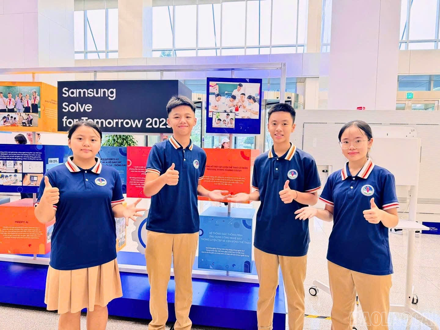 Nhóm các em học sinh Trường THCS Lý Tự Trọng sáng tạo dự án "Hệ thống cảnh báo cháy thông minh sử dụng công nghệ sóng Lora". baolaocai-br_z7176863335450-3e9a6f79b98539ba26c8fbb26069a62c.jpg