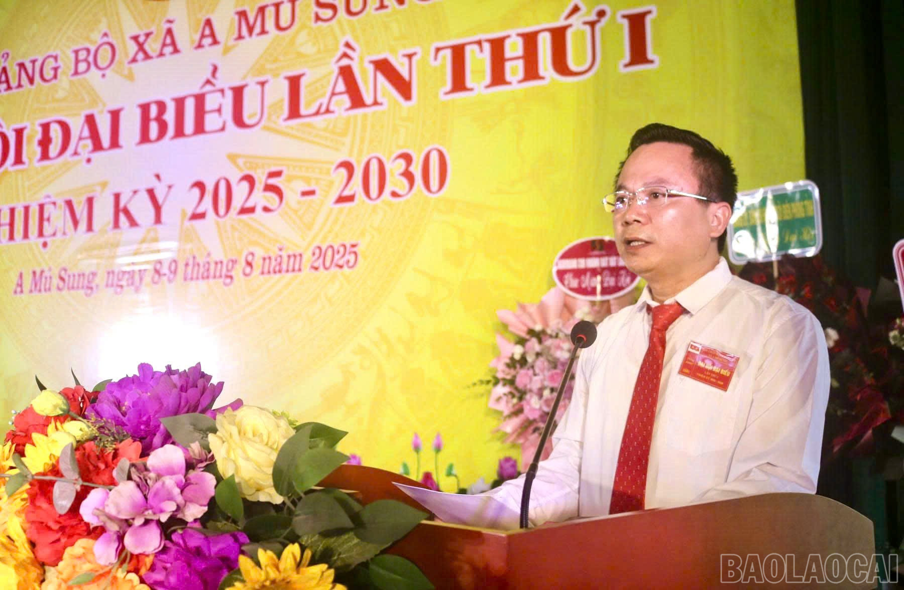 Đồng chí Trần Công Định, Bí thư Đảng ủy xã A Mú Sung phát biểu tại đại hội. baolaocai-br_z6890386172917-8ee66bde6c6e46c7dd8c95744d075b4d.jpg