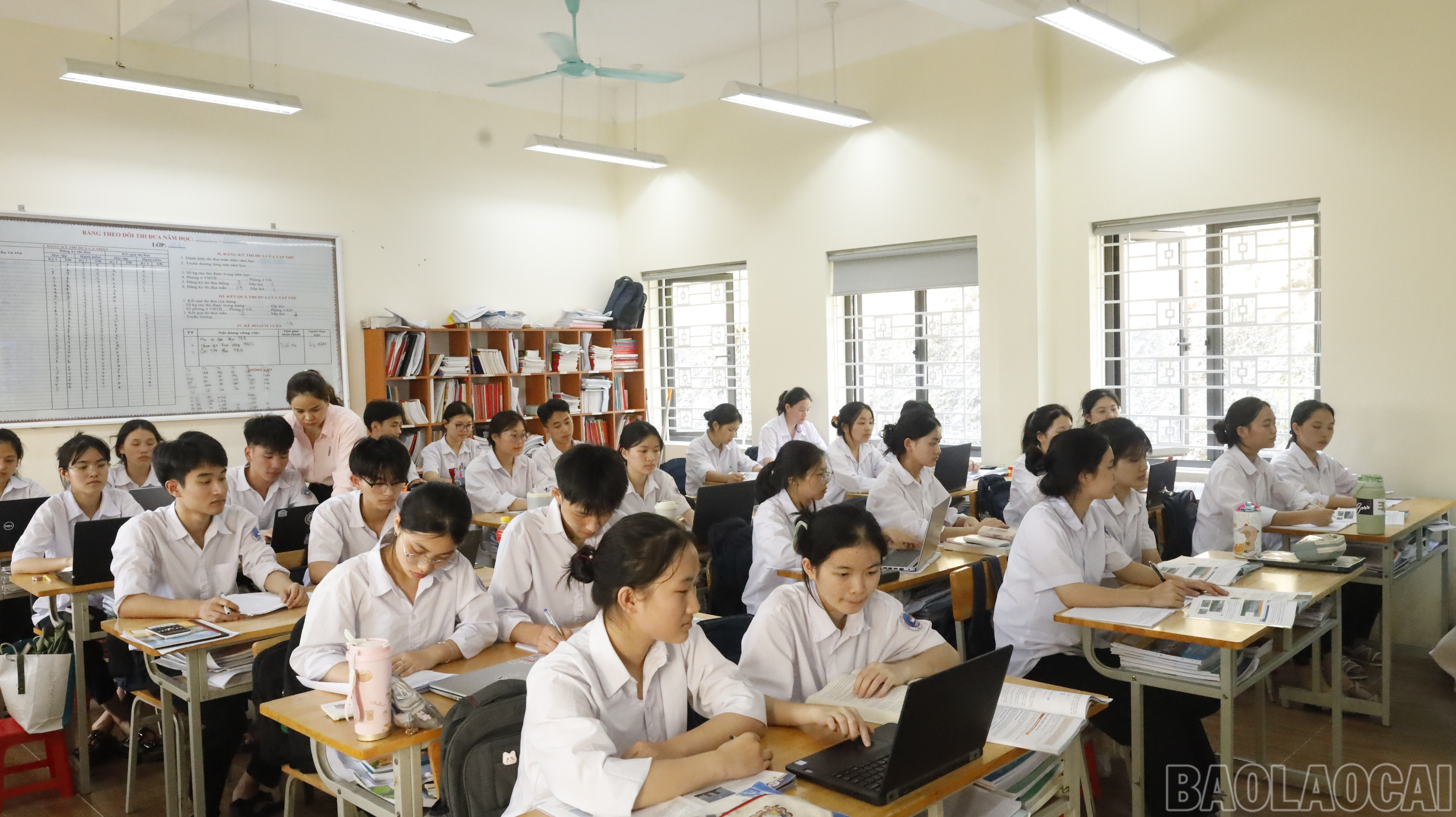 Công tác ôn tập cho học sinh lớp 12 đang được các nhà trường tập trung thực hiện. baolaocai-br_mg-0145.jpg