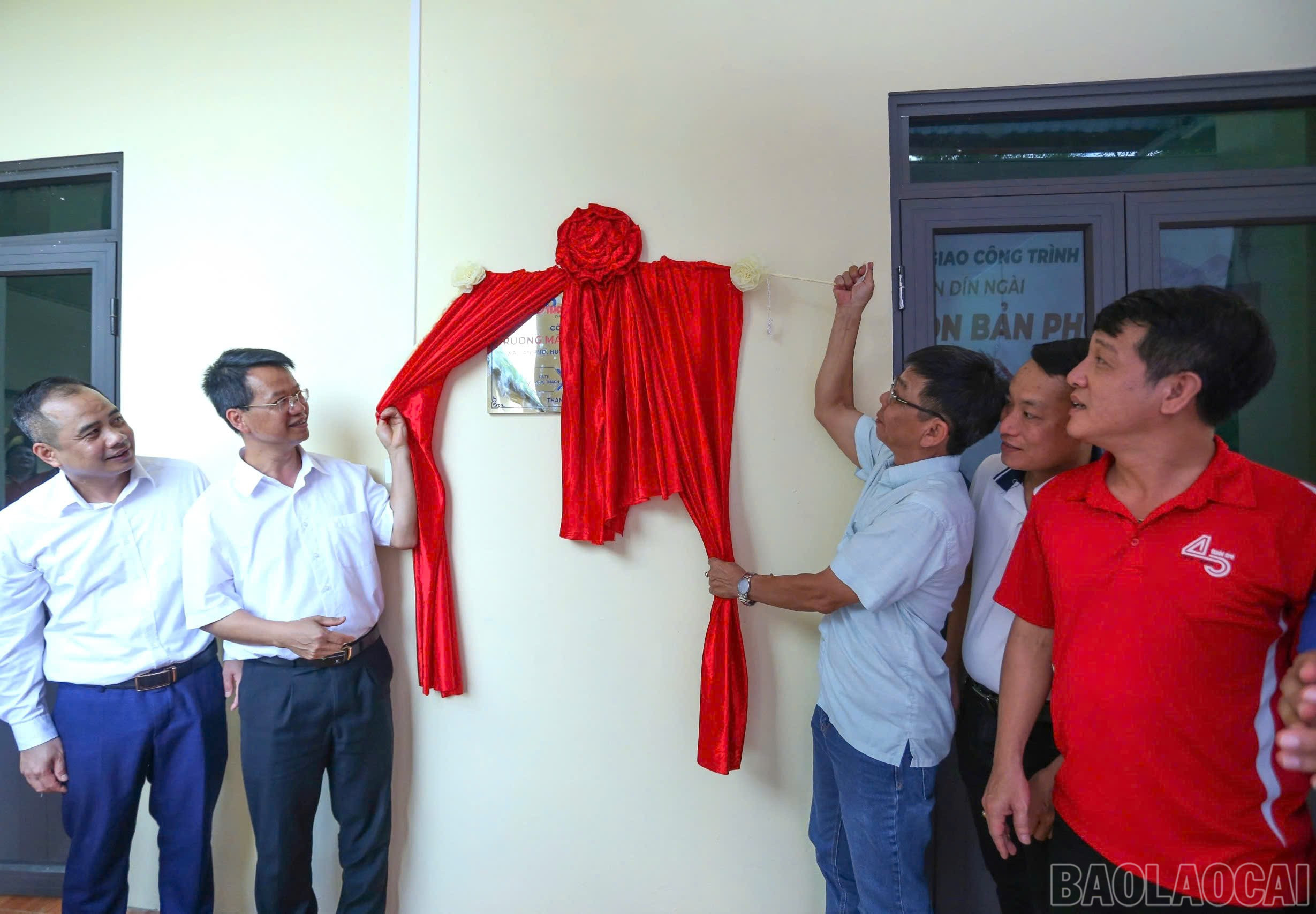Khánh thành các hạng mục xây mới cho điểm trường. baolaocai-br_z6720291086953-e05000ad00222be605ca1ee67e52e306.jpg