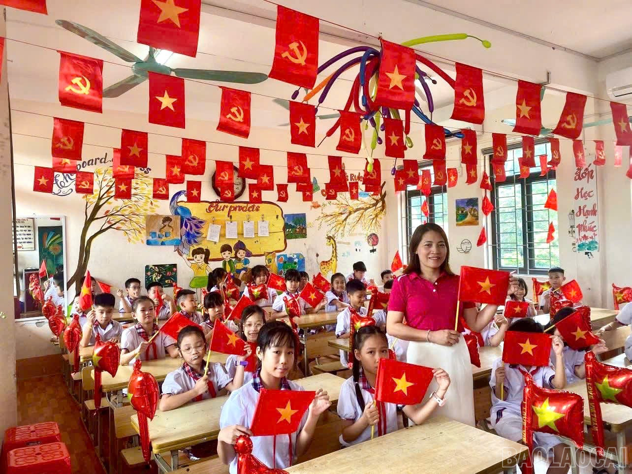 Trường Tiểu học Hoàng Văn Thụ, phường Lào Cai tổ chức các giờ ngoại khóa, bồi đắp tinh thần yêu nước cho học sinh. baolaocai-br_z6970216154649-d7714517c5f2e206a49f2b921a47ac25.jpg