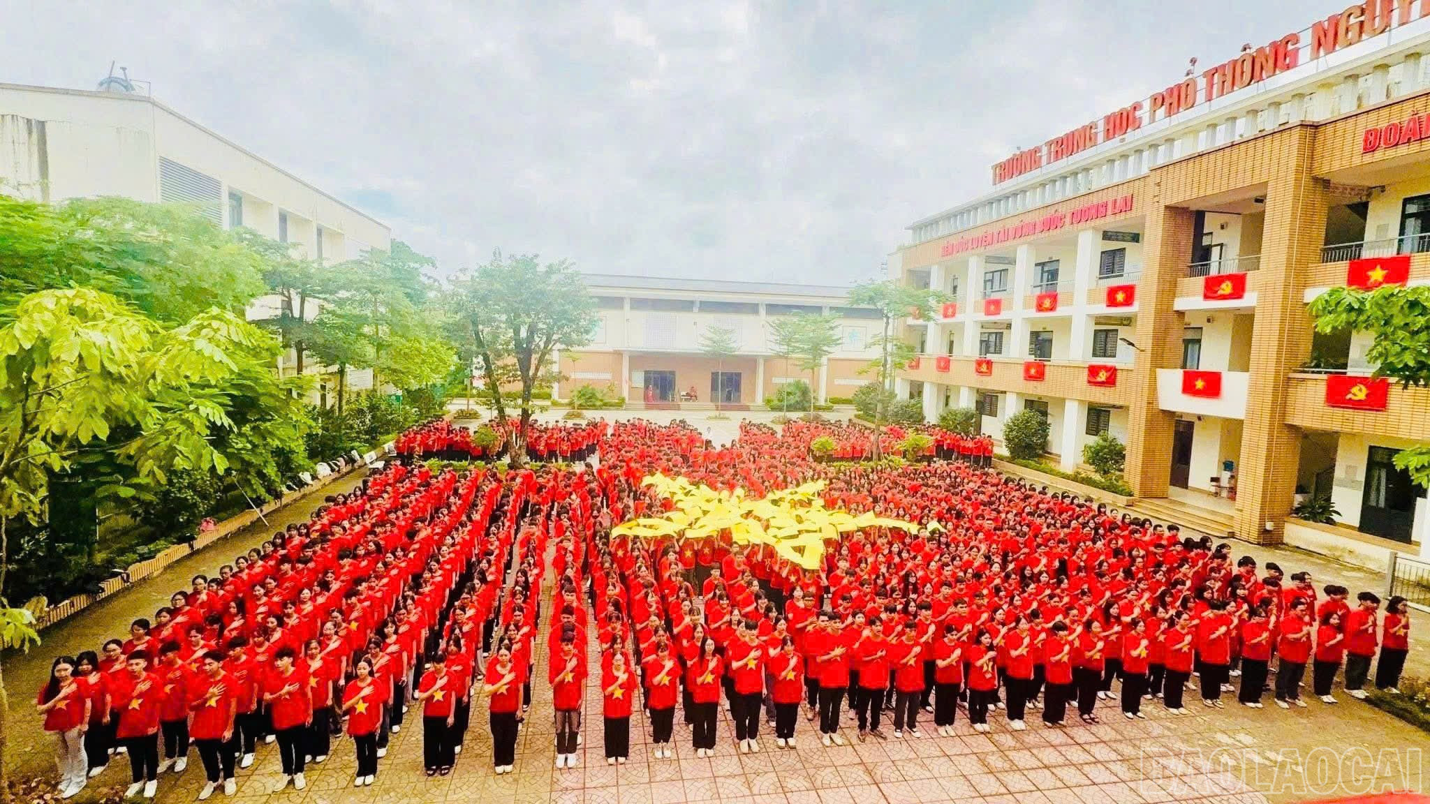 Các trường tổ chức hoạt động tập thể, giáo dục học sinh về ý nghĩa lịch sử của Cách mạng Tháng Tám và Quốc khánh 02/9. baolaocai-br_z6970216164629-d327783ae7c40f544d7c5a40911532d1.jpg
