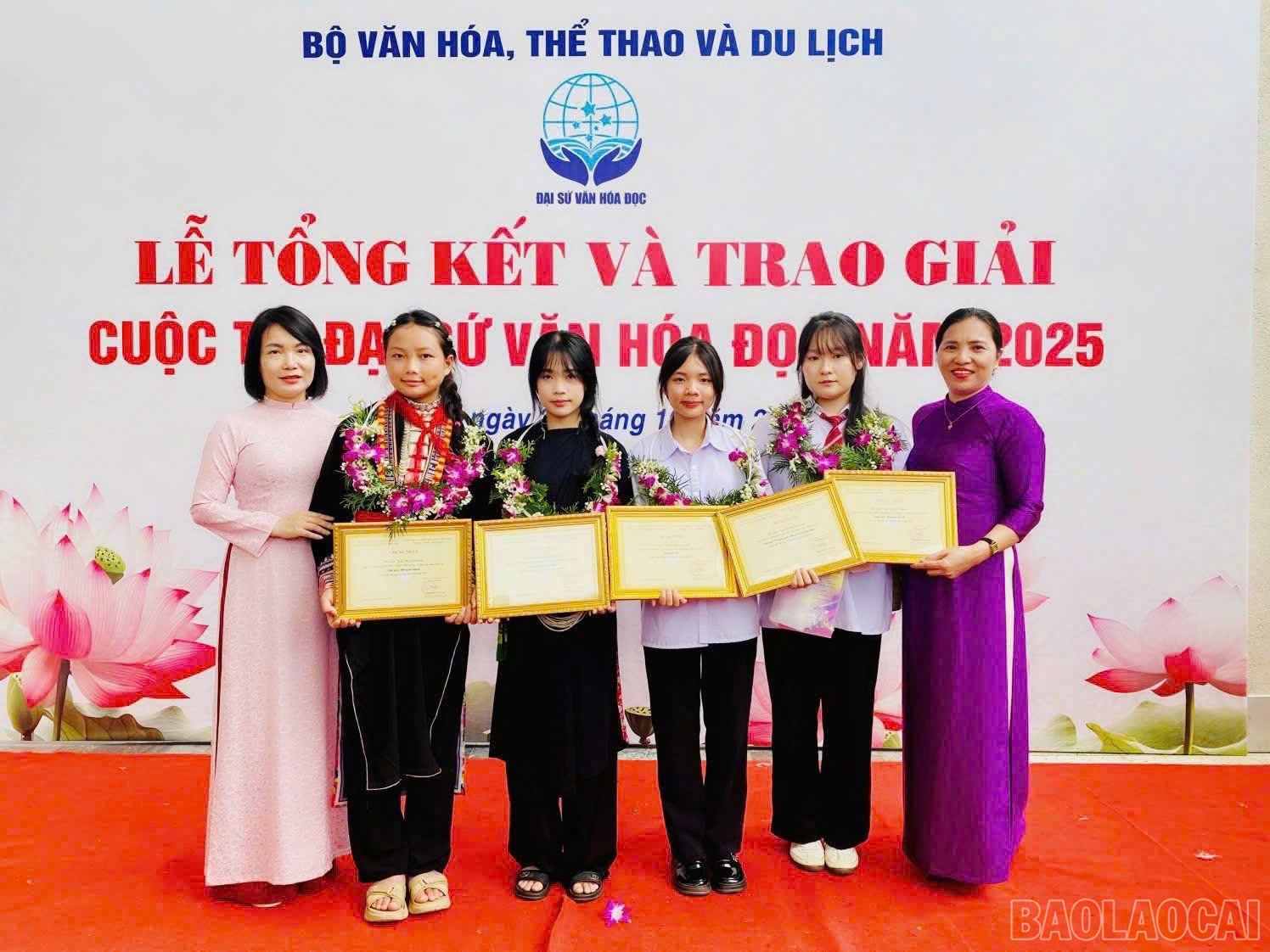 និស្សិតដែលទទួលបានពានរង្វាន់។ រូបថត៖ Quang Vinh baolaocai-br_z7173158271970-6c43c60f4fa2efce84476cb599236e39.jpg