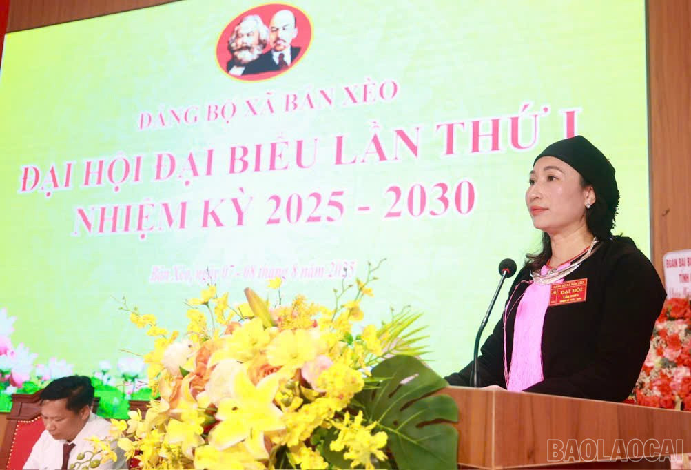 Đồng chí Bàn Thanh Thảo, Bí thư Đảng ủy xã Bản Xèo phát biểu khai mạc đại hội. Đồng chí Bàn Thanh Thảo, Bí thư Đảng ủy xã Bản Xèo phát biểu khai mạc đại hội.
