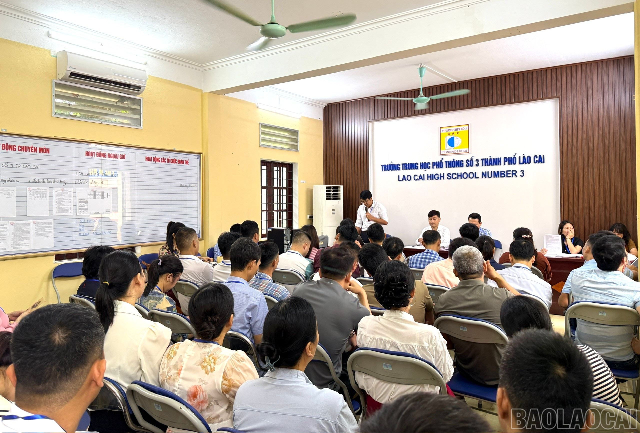 Các hội đồng thi họp triển khai, quán triệt các nội dung. baolaocai-br_z6740394673132-fe5e6475fdcbffea3b333684bf0eb8c2.jpg