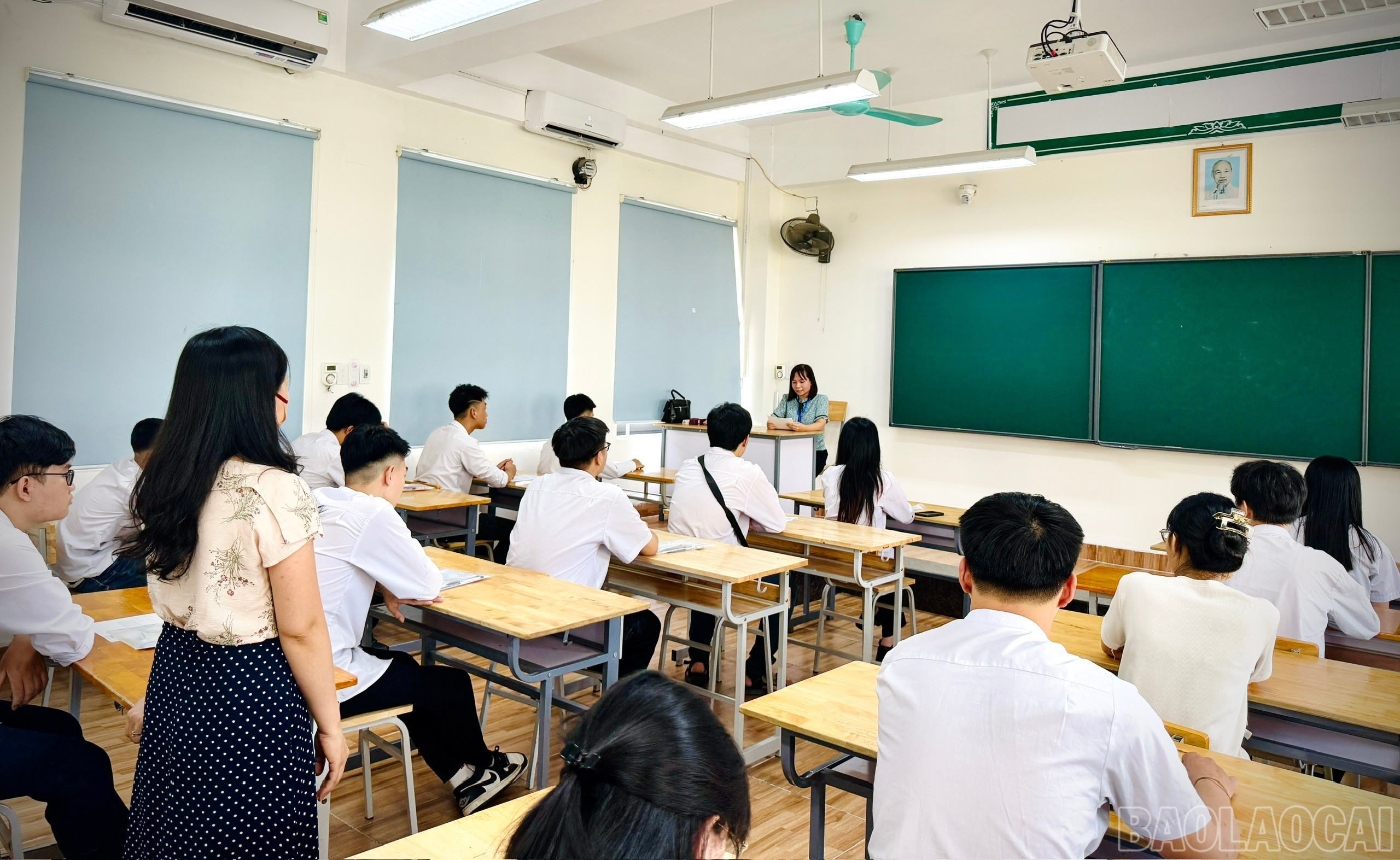 Thí sinh nghe giám thị phổ biến quy chế thi. baolaocai-br_z6741316708743-0ae55c4e690873682fa06d7f7594173a.jpg