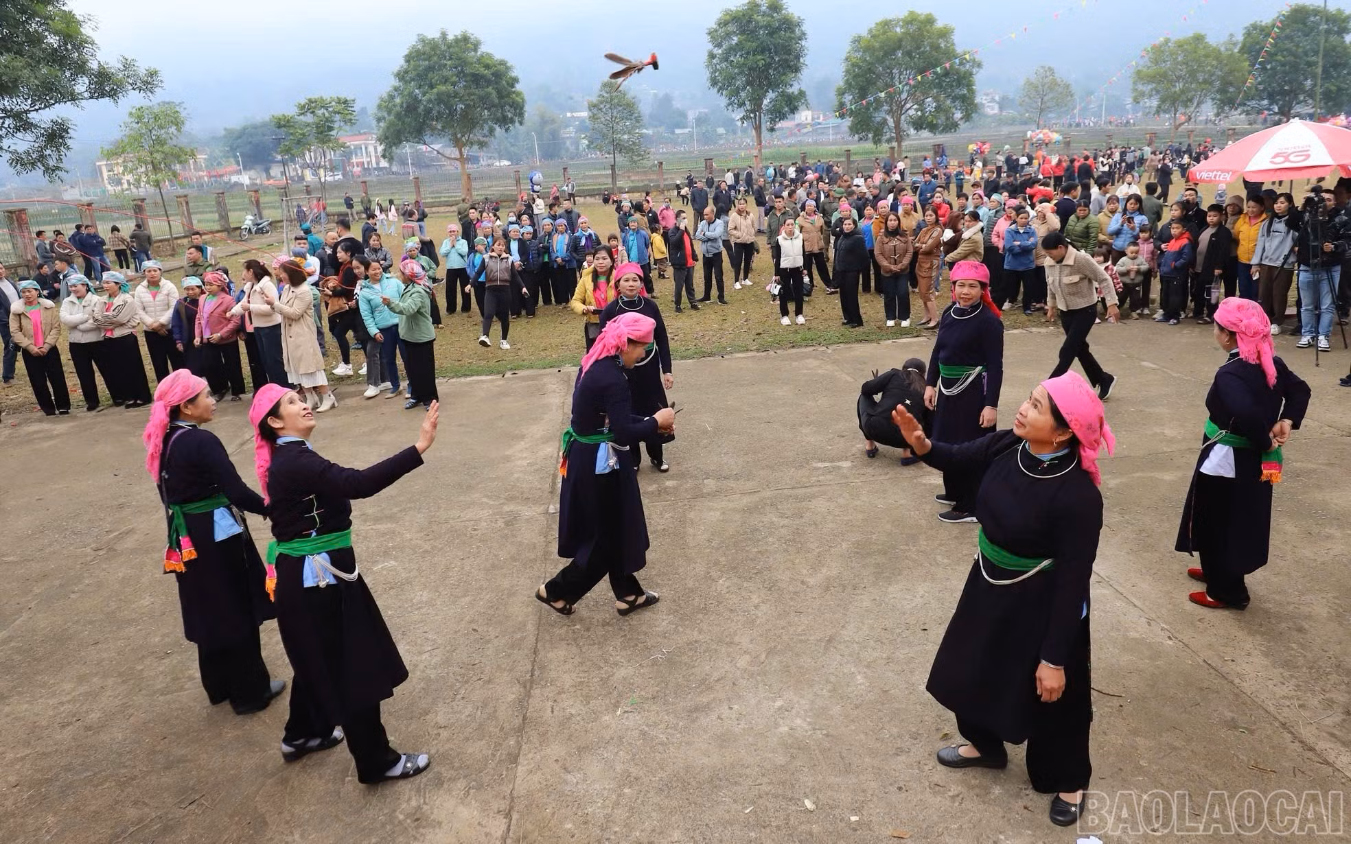 Người dân sôi nổi tham gia các hoạt động văn hóa, văn nghệ, thể thao dân gian.