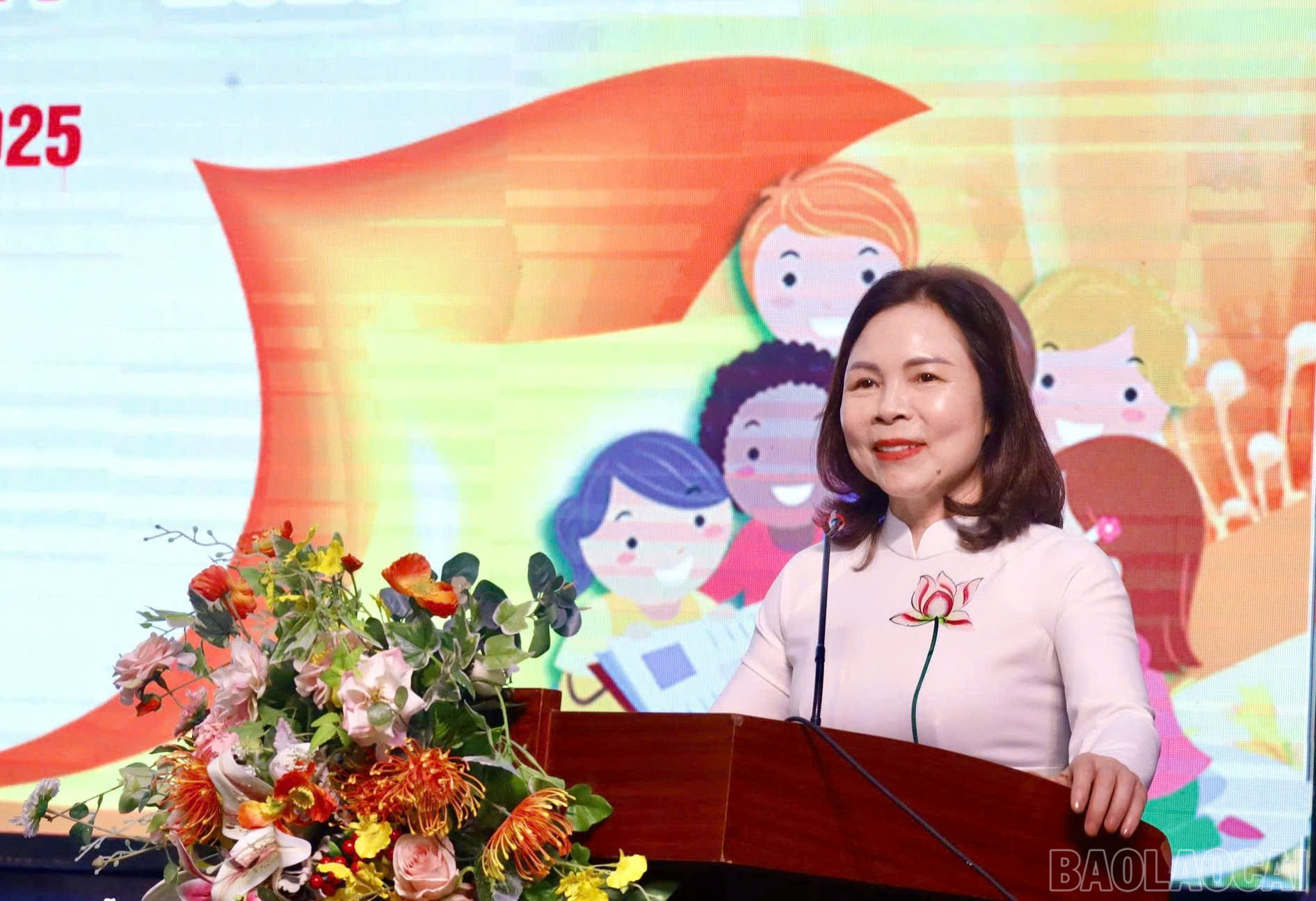 Frau Duong Bich Nguyet, Direktorin des Ministeriums für Bildung und Ausbildung, hielt eine Rede. baolaocai-br_z6650843276869-93b6dbf2cfe5c7ba3b7ed62bfc11a0ec.jpg