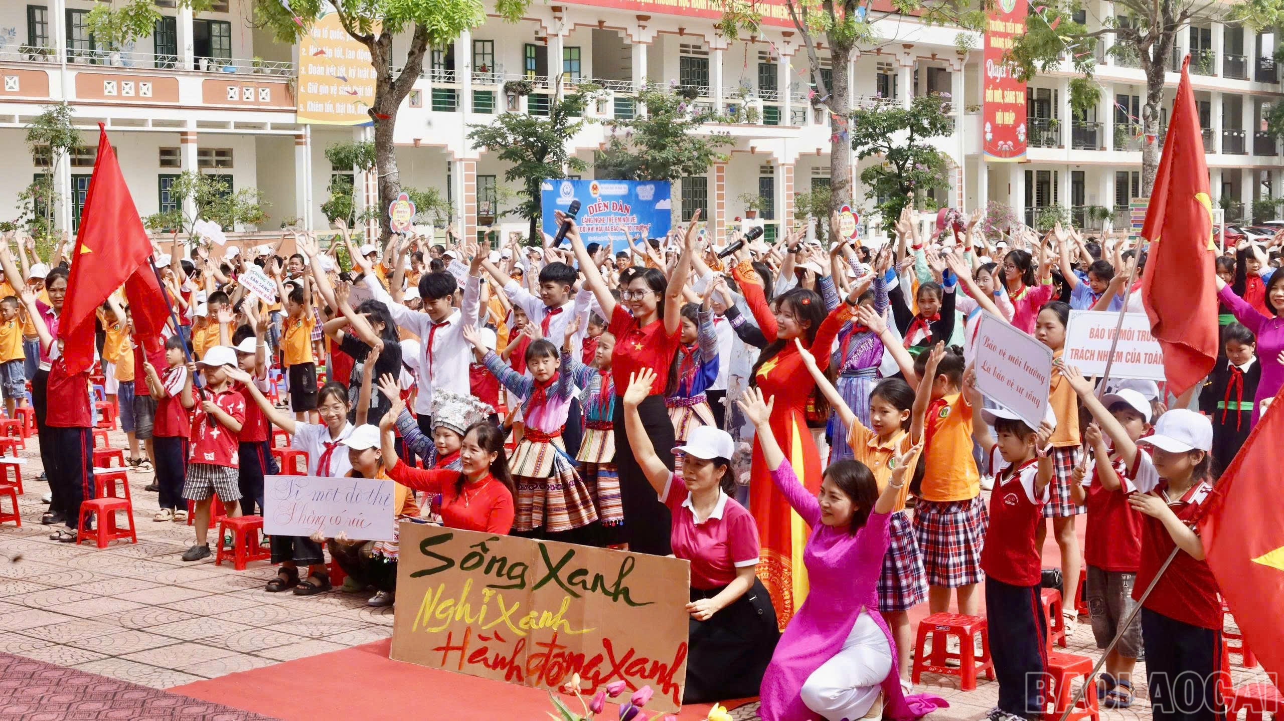 Lễ phát động truyền thông điệp bảo vệ môi trường trong toàn ngành giáo dục và cộng đồng. baolaocai-br_z6654574076494-4cbf86b0fcc3e5ae76dcb64f6487d79e.jpg