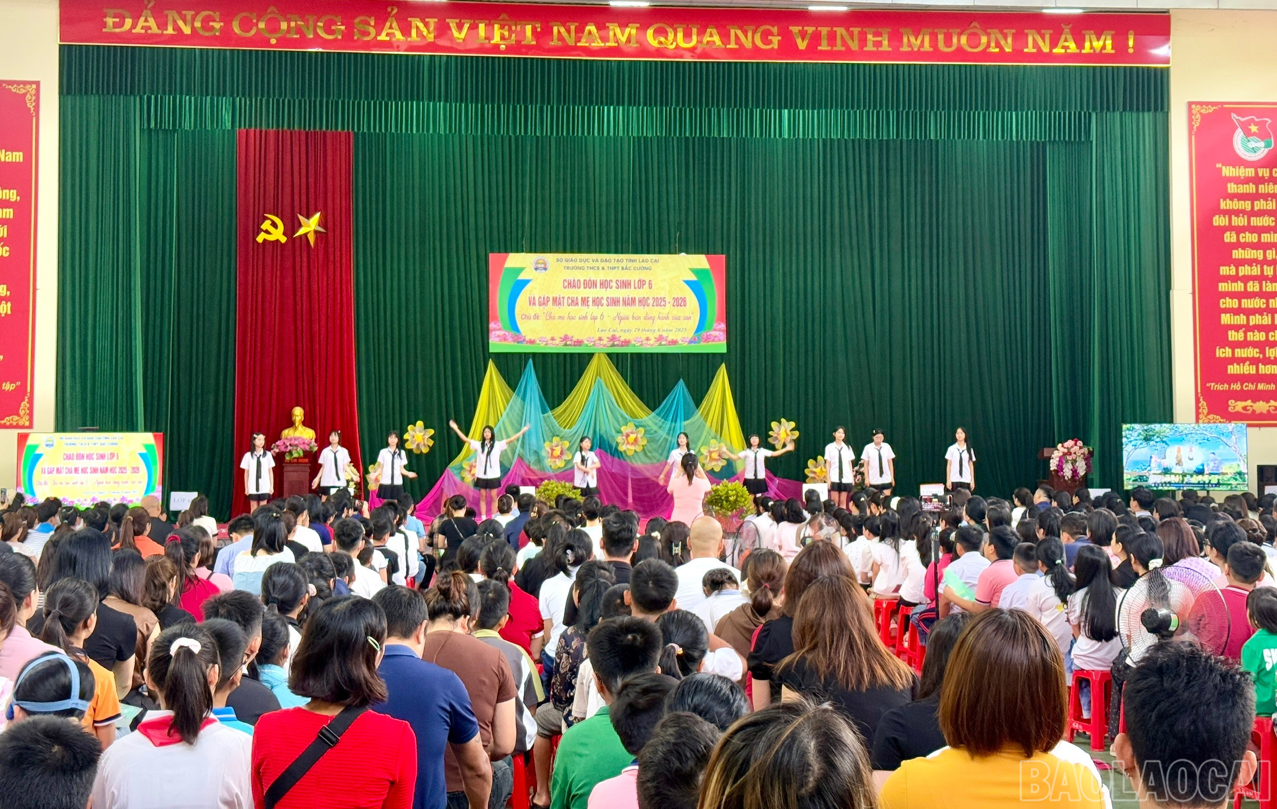 مشهد المهرجان. baolaocai-br_z6753112571386-565c9fd138e0a361a96a9b3277558261.jpg