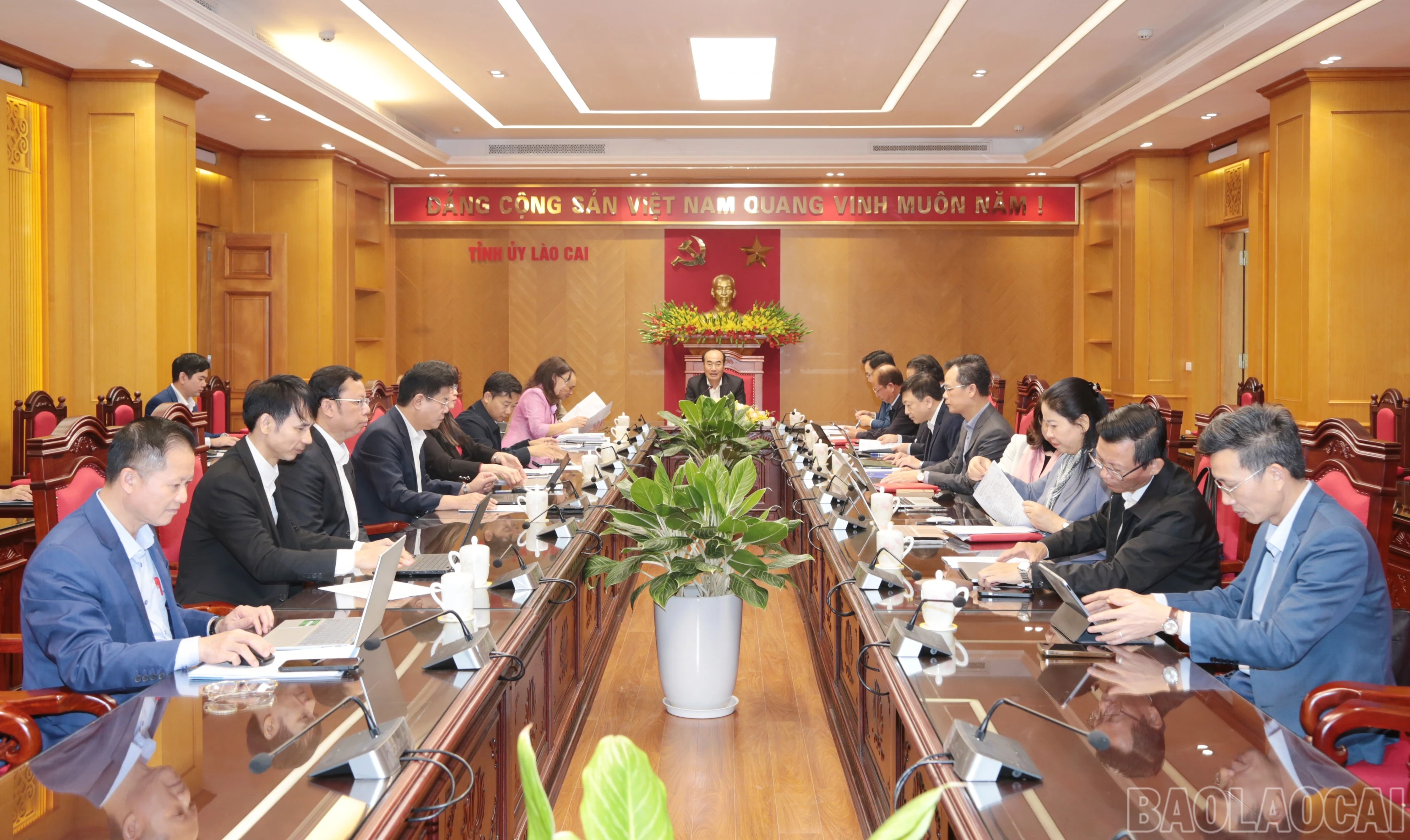 Thảo luận tại tổ số 2.