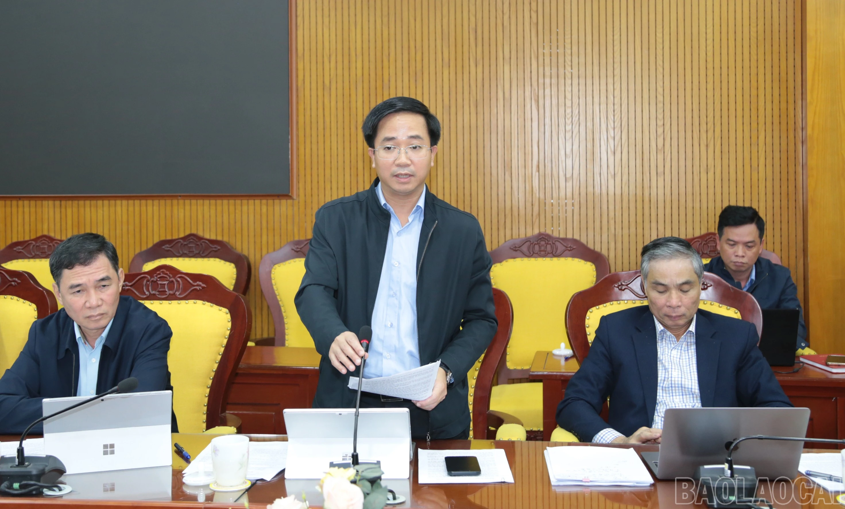 Đại biểu Trần Minh Sáng, Bí thư Huyện ủy Bảo Thắng nêu ý kiến.