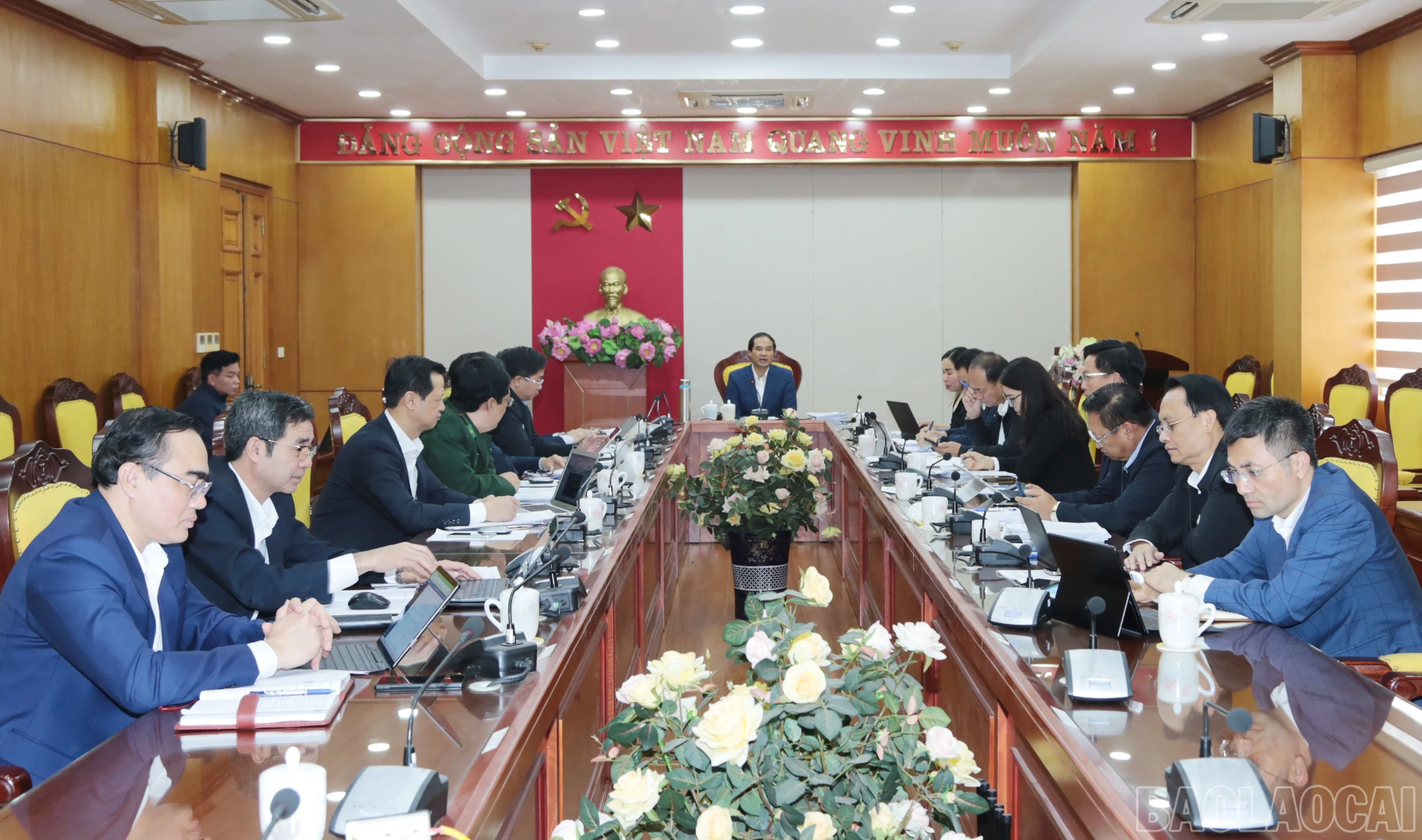 Tổ thảo luận số 3.