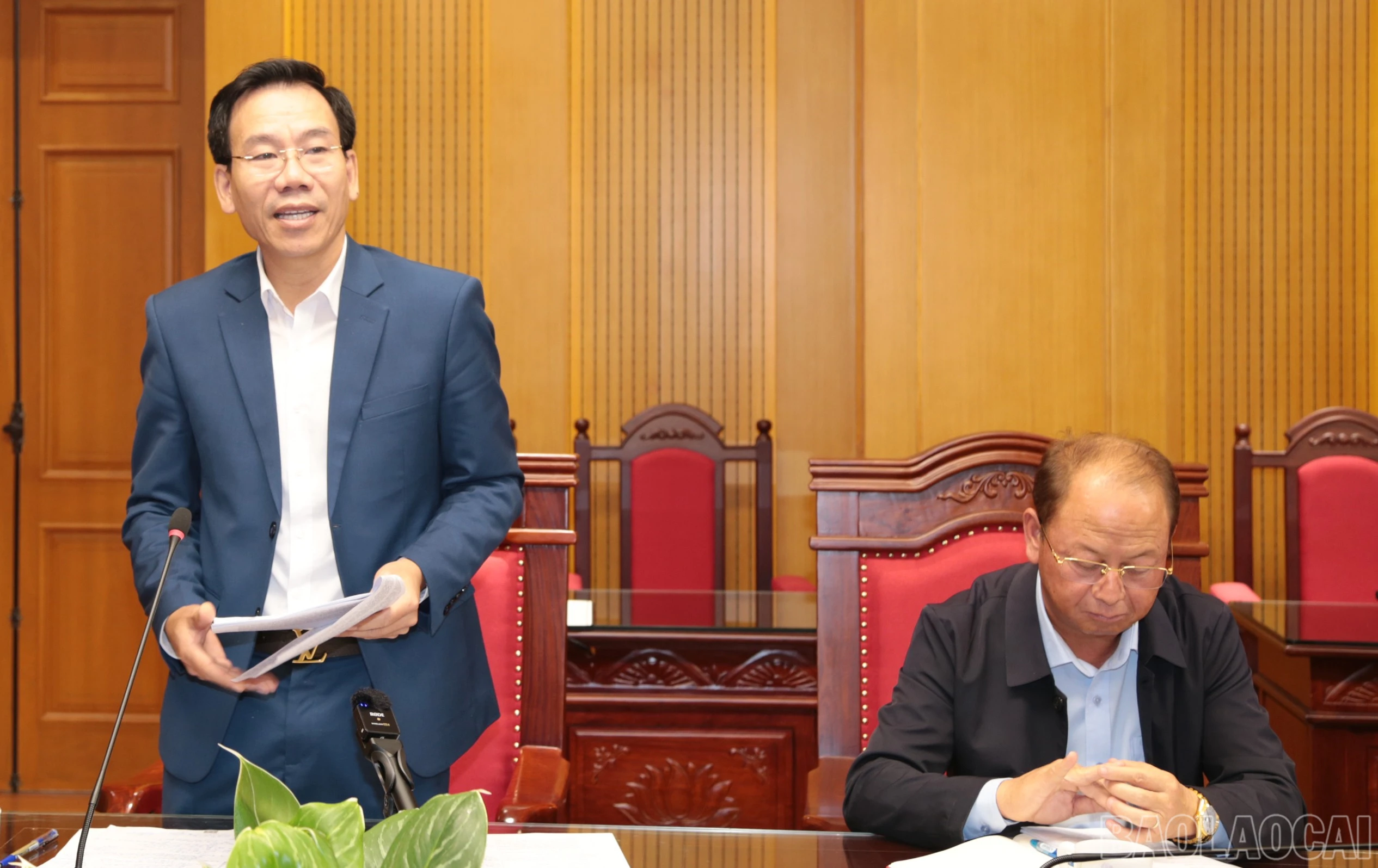 Đại biểu Dương Đức Huy, Trưởng Ban Tuyên giáo Tỉnh ủy phát biểu.