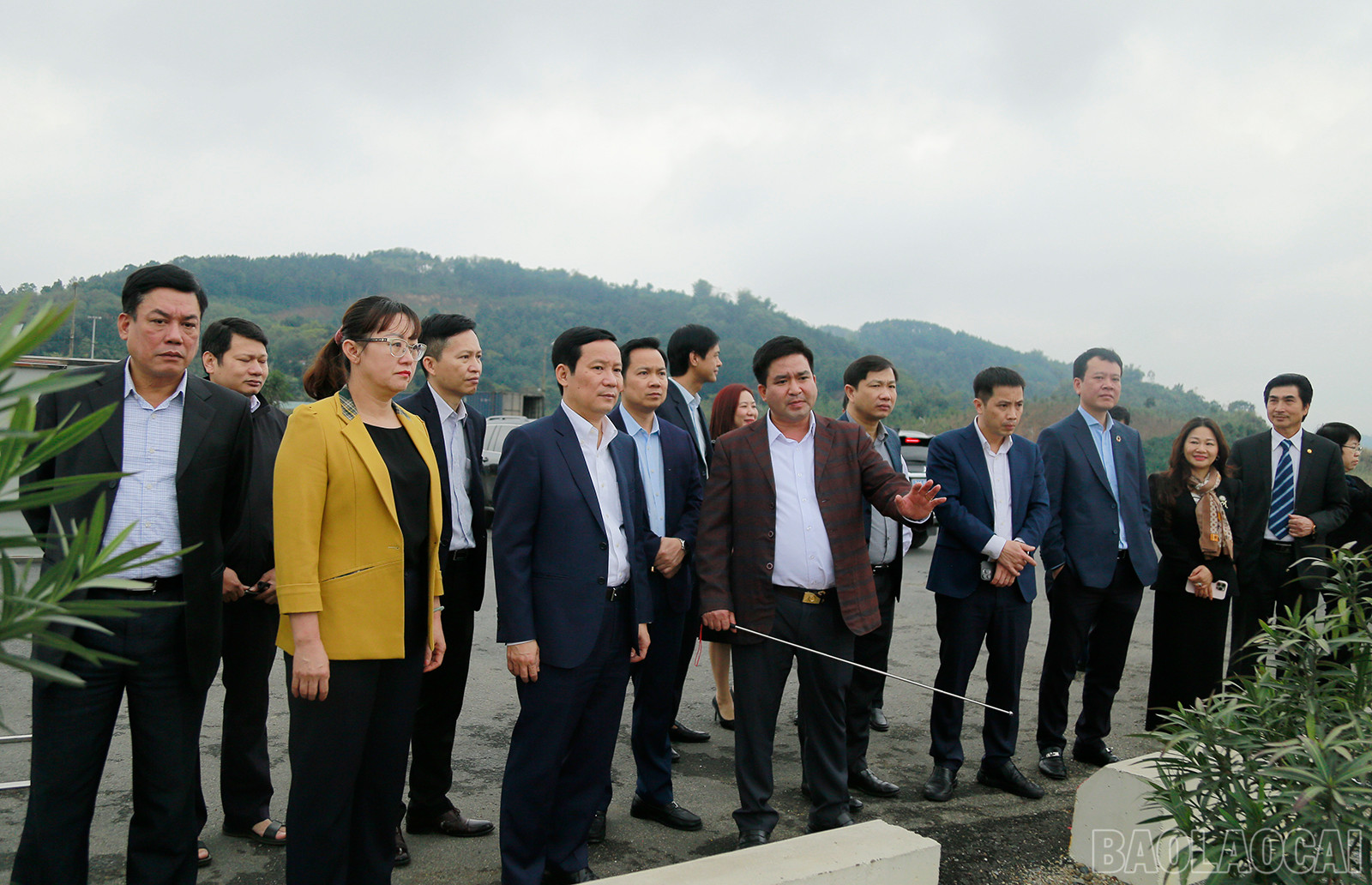 Đoàn Công tác khảo sát Khu Cửa khẩu Quốc tế đường bộ số 2 Kim Thành. baolaocai-vc-2-3735.jpg