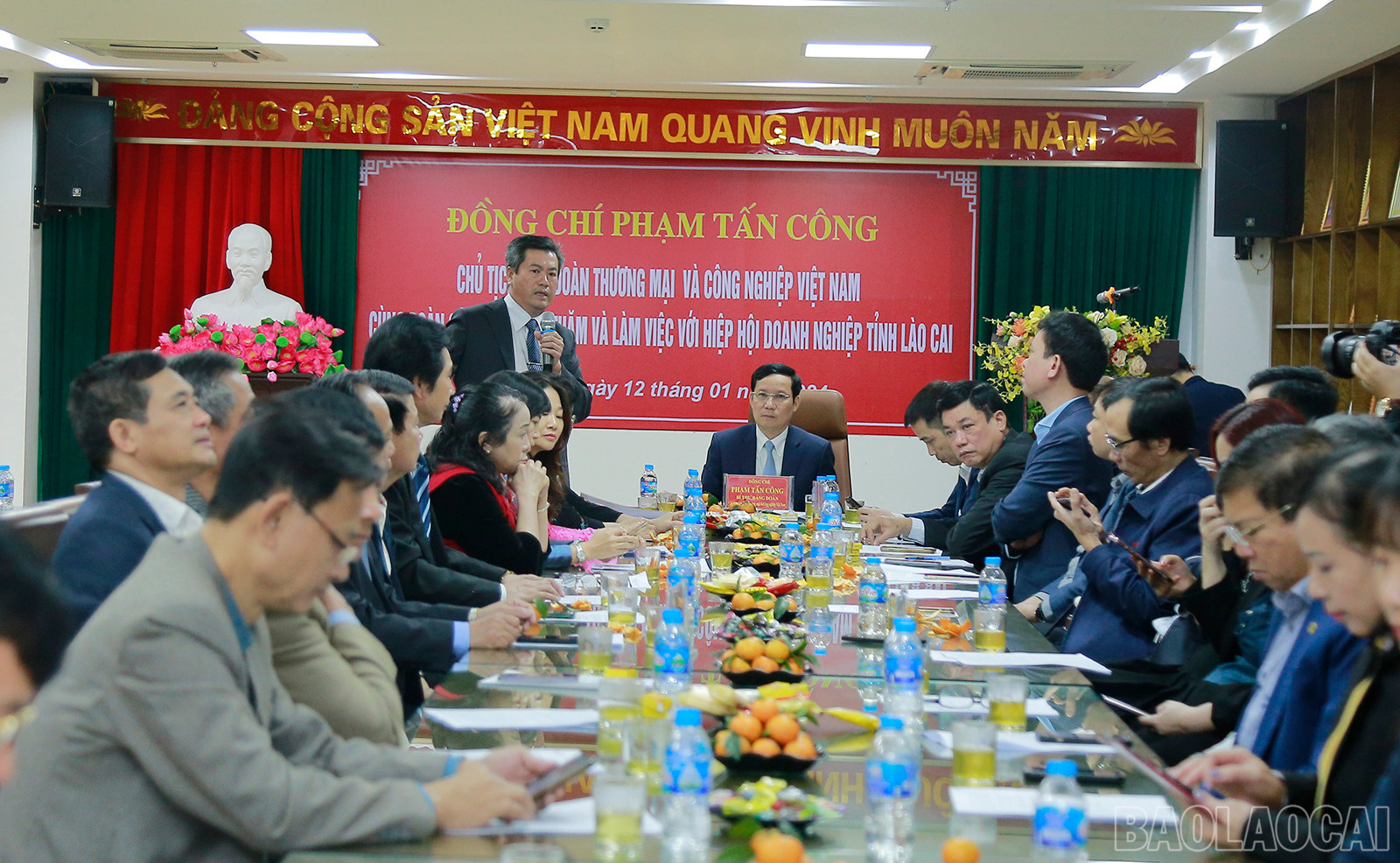 Ông Nguyễn Huy Long, Chủ tịch Hiệp hội Doanh nghiệp tỉnh đề nghị VCCI tiếp tục quan tâm, hỗ trợ cộng đồng doanh nghiệp Lào Cai. baolaocai-vc-4-7459.jpg