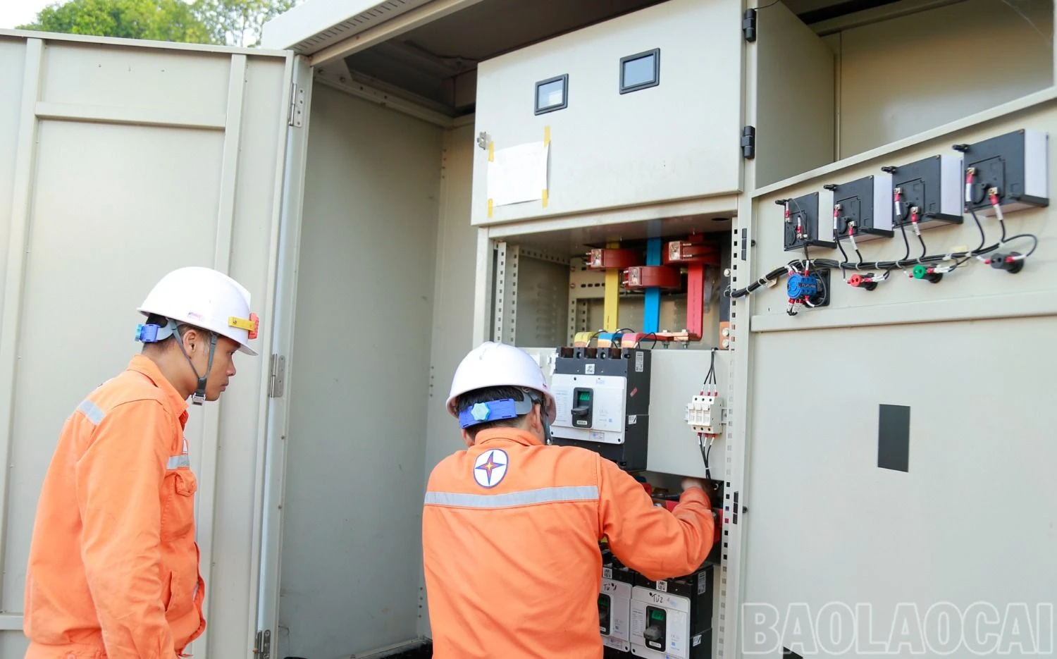 Trong những ngày diễn ra kỳ thi THPT, ngành điện lực sẽ bố trí các kíp trực tại tất cả các điểm thi.JPG