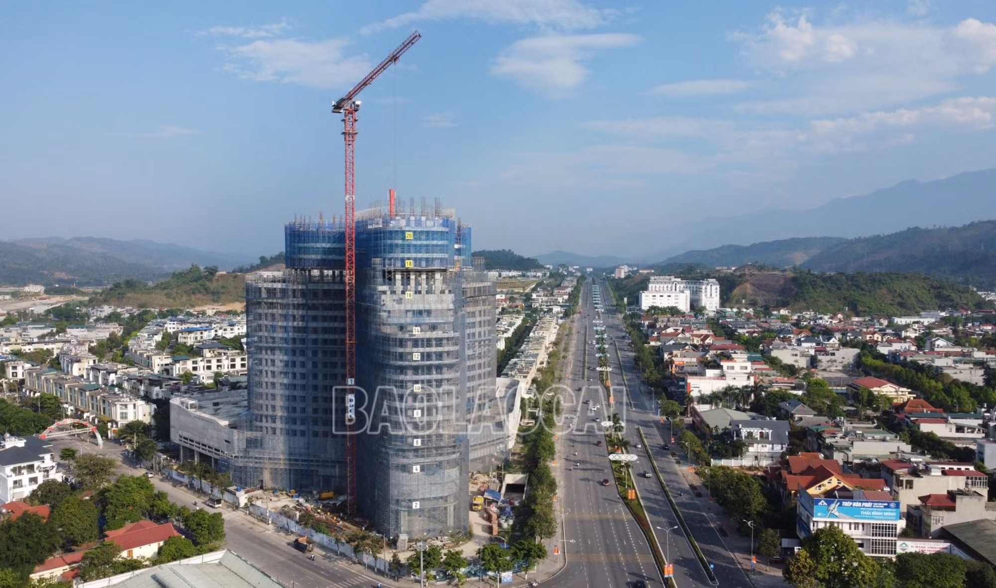 Tòa tháp Bitexco đang được xây dựng.JPG