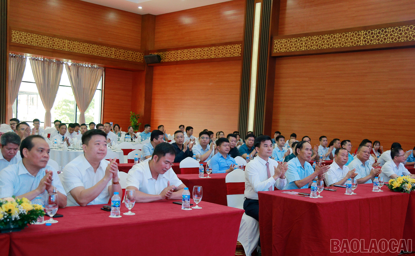 Các đại biểu dự buổi gặp mặt. baolaocai_qd (1).JPG
