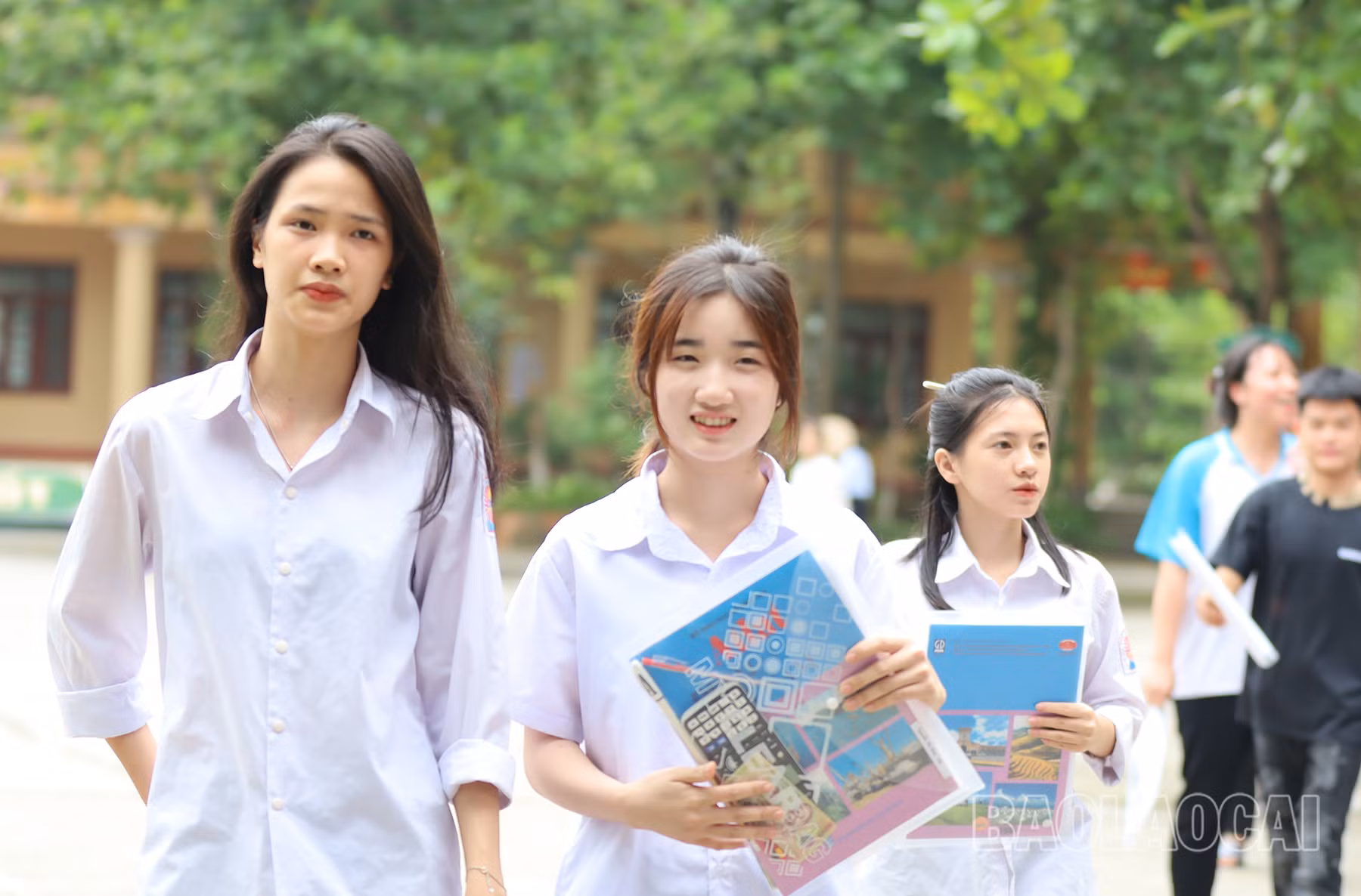 Các thí sinh làm bài thi Khoa học xã hội cho biết đề thi không quá khó.