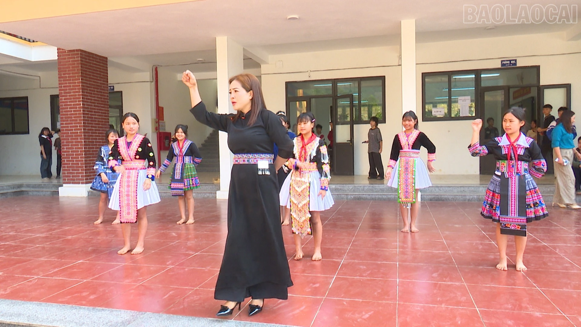 baolaocai-tr_giao-duc-cat-thinh00-13-34-12still005.jpg