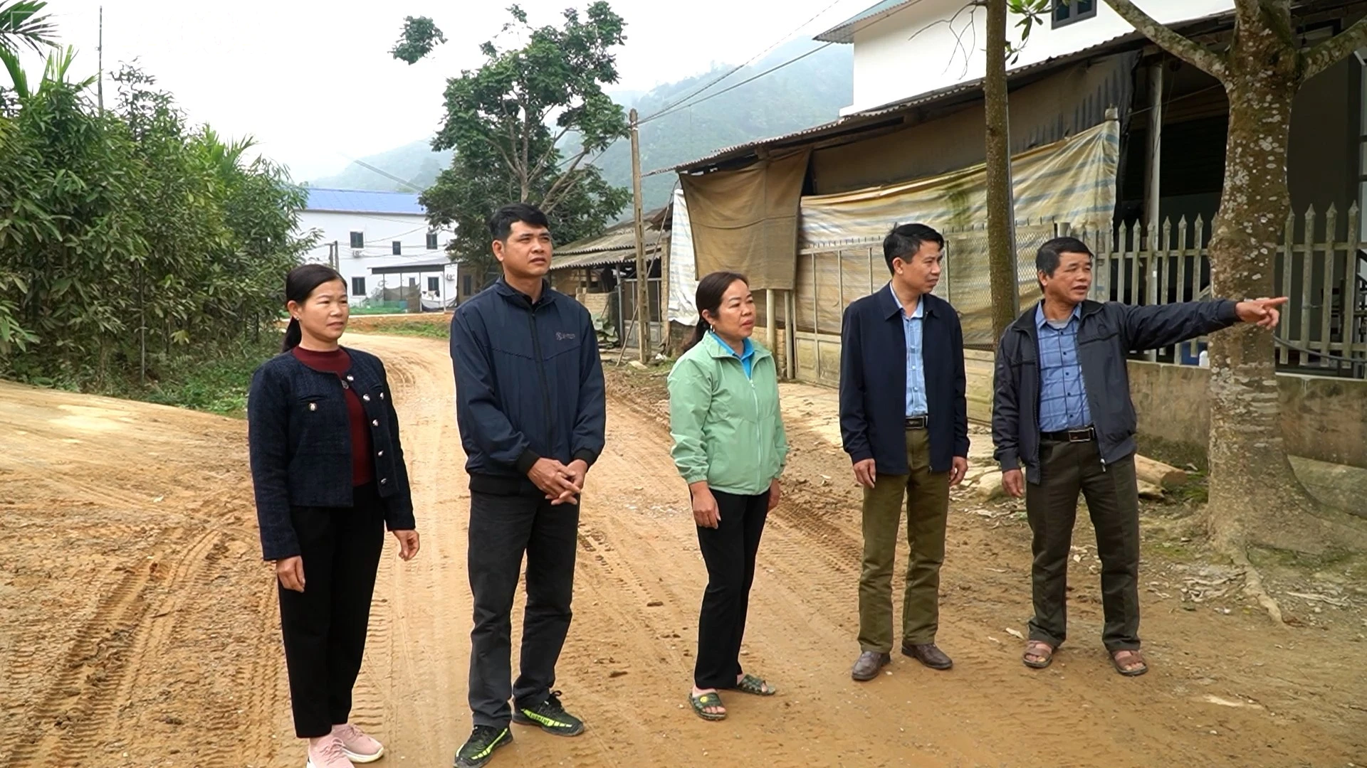 baolaocai-tl_sequence-0200-21-18-00still025.jpg