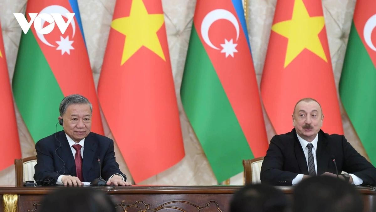 Tổng Bí thư Ban Chấp hành Trung ương Đảng Cộng sản Việt Nam Tô Lâm và Ngài Ilham Aliyev, Tổng thống Cộng hòa Azerbaijan đã nhất trí thông qua Tuyên bố chung về việc nâng cấp quan hệ Việt Nam – Azerbaijan lên Đối tác Chiến lược. Tổng Bí thư Ban Chấp hành Trung ương Đảng Cộng sản Việt Nam Tô Lâm và Ngài Ilham Aliyev, Tổng thống Cộng hòa Azerbaijan đã nhất trí thông qua Tuyên bố chung về việc nâng cấp quan hệ Việt Nam – Azerbaijan lên Đối tác Chiến lược.